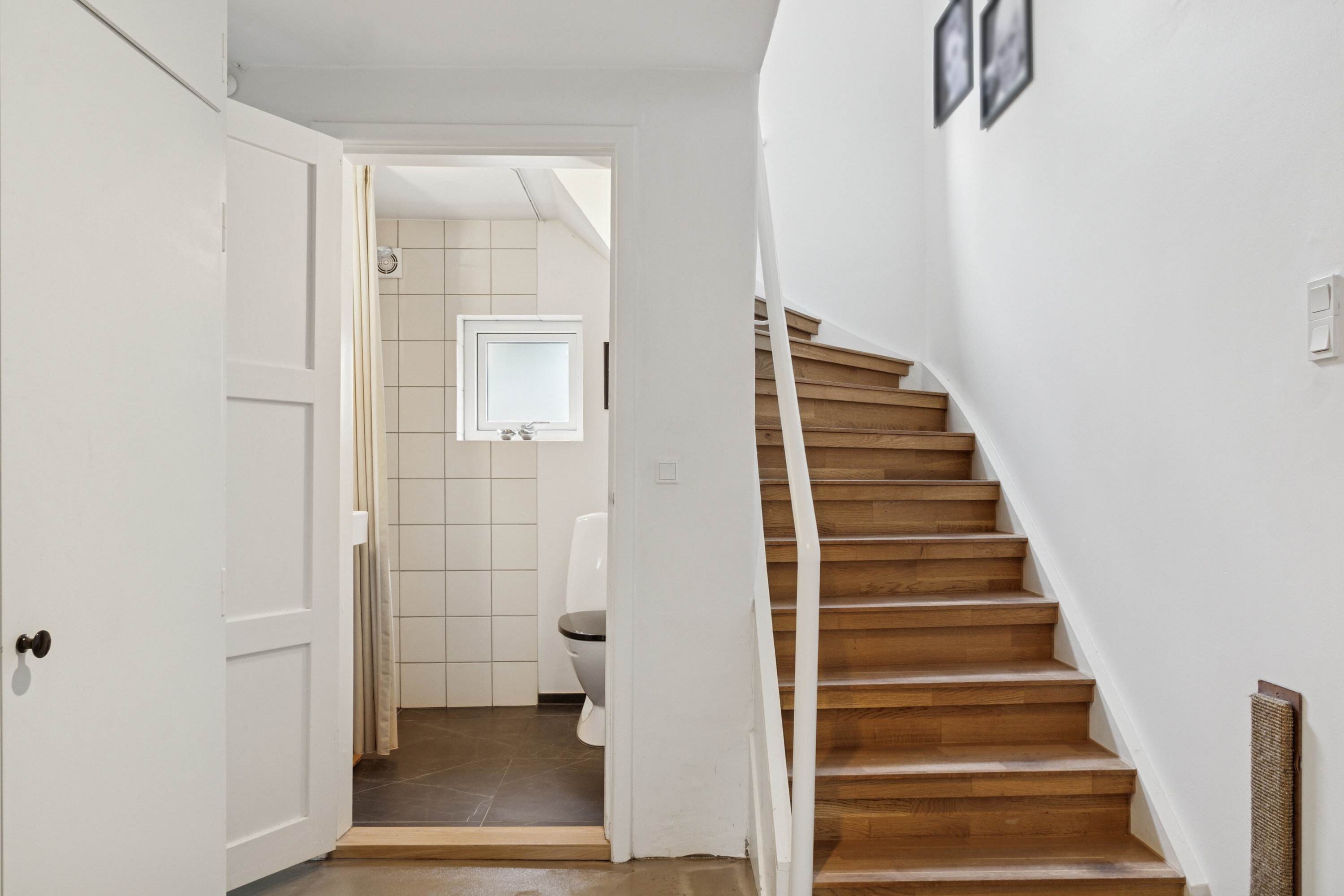 Fremhævet trappe billede i fuldskærmstilstand. Billede af Terp Skovvej 111, 8270 Højbjerg