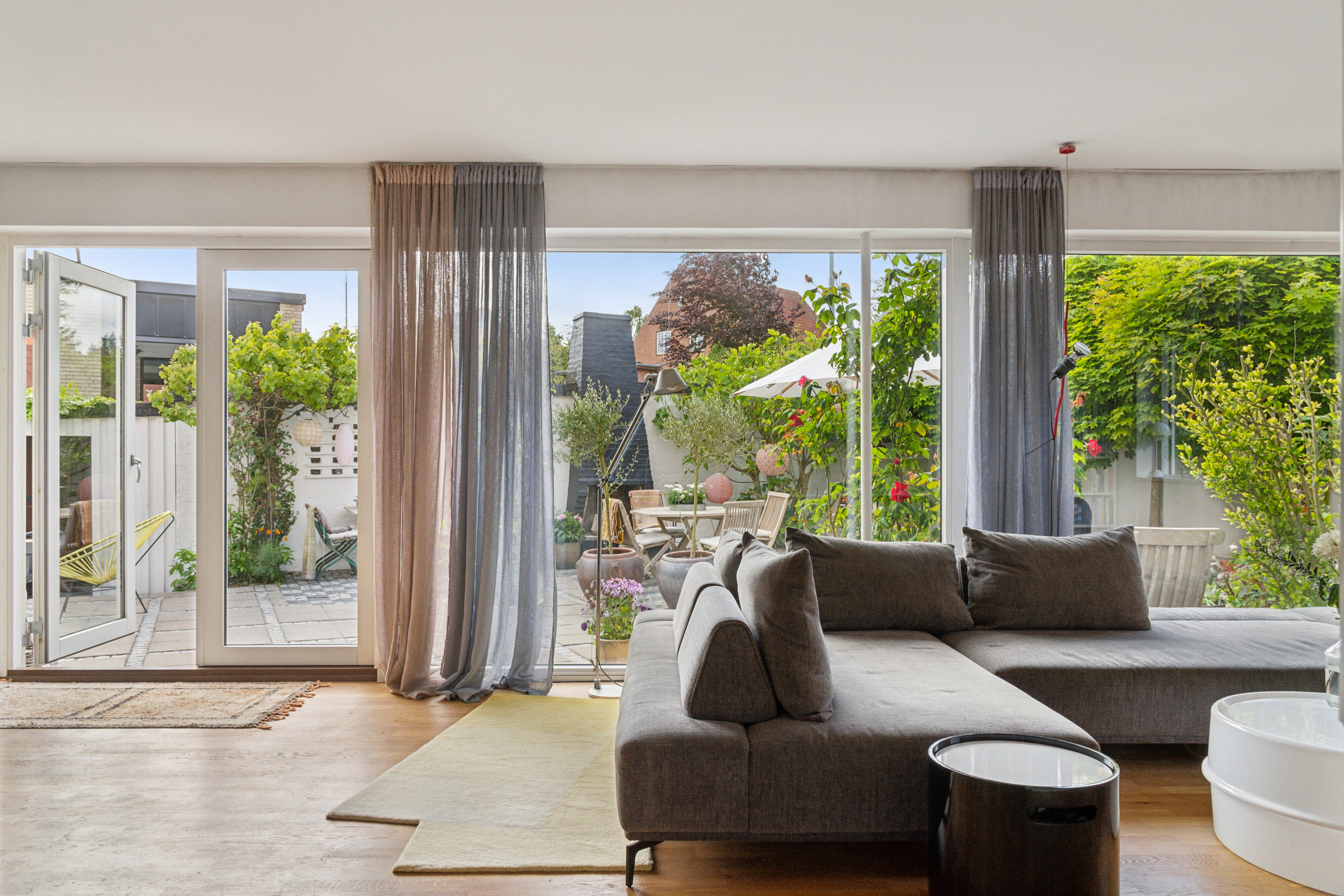 Fremhævet stue billede i fuldskærmstilstand. Billede af Terp Skovvej 111, 8270 Højbjerg