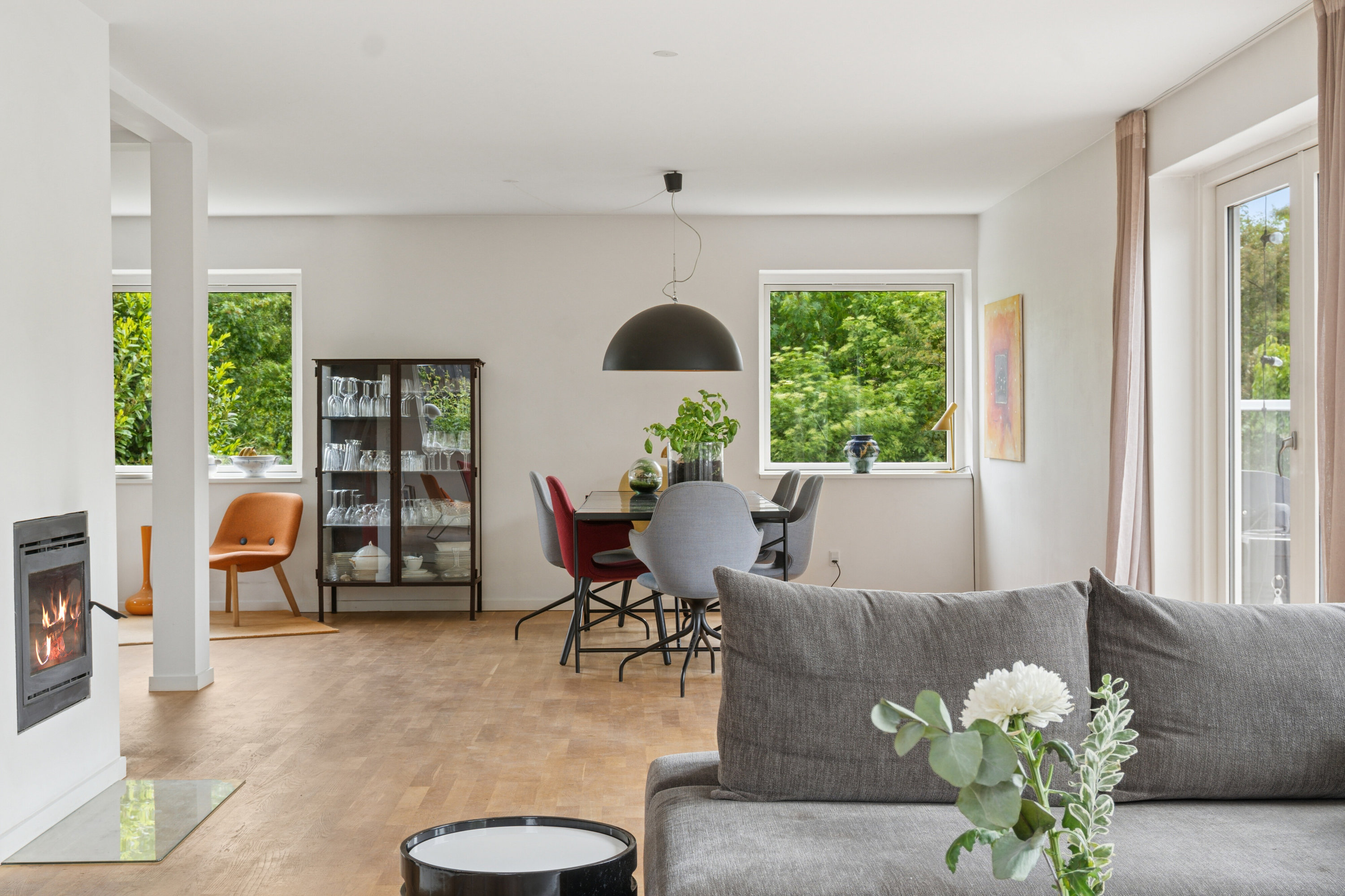 Fremhævet stue billede i fuldskærmstilstand. Billede af Terp Skovvej 111, 8270 Højbjerg