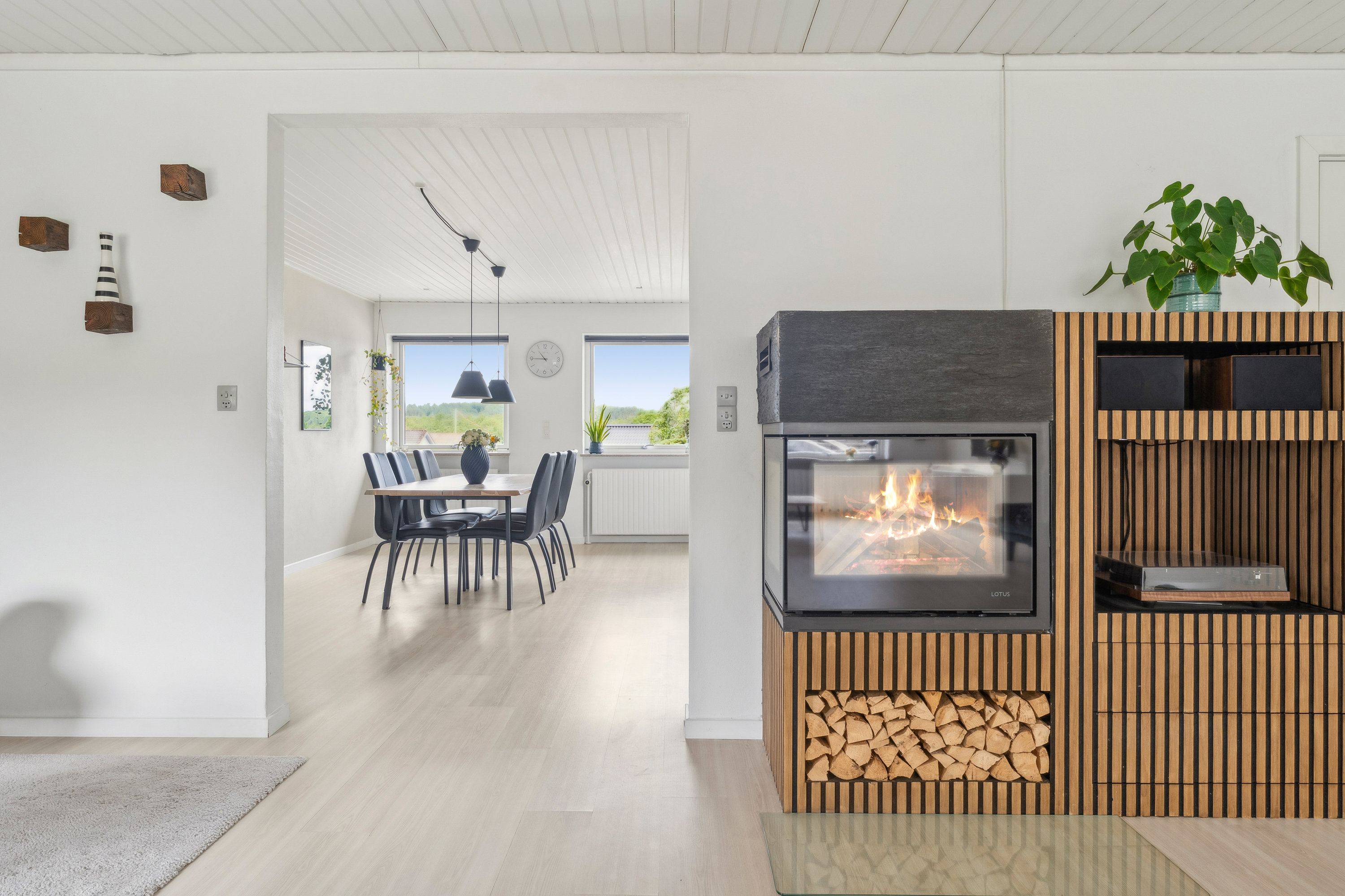 Fremhævet stue billede i fuldskærmstilstand. Billede af Egernvej 4, 8860 Ulstrup