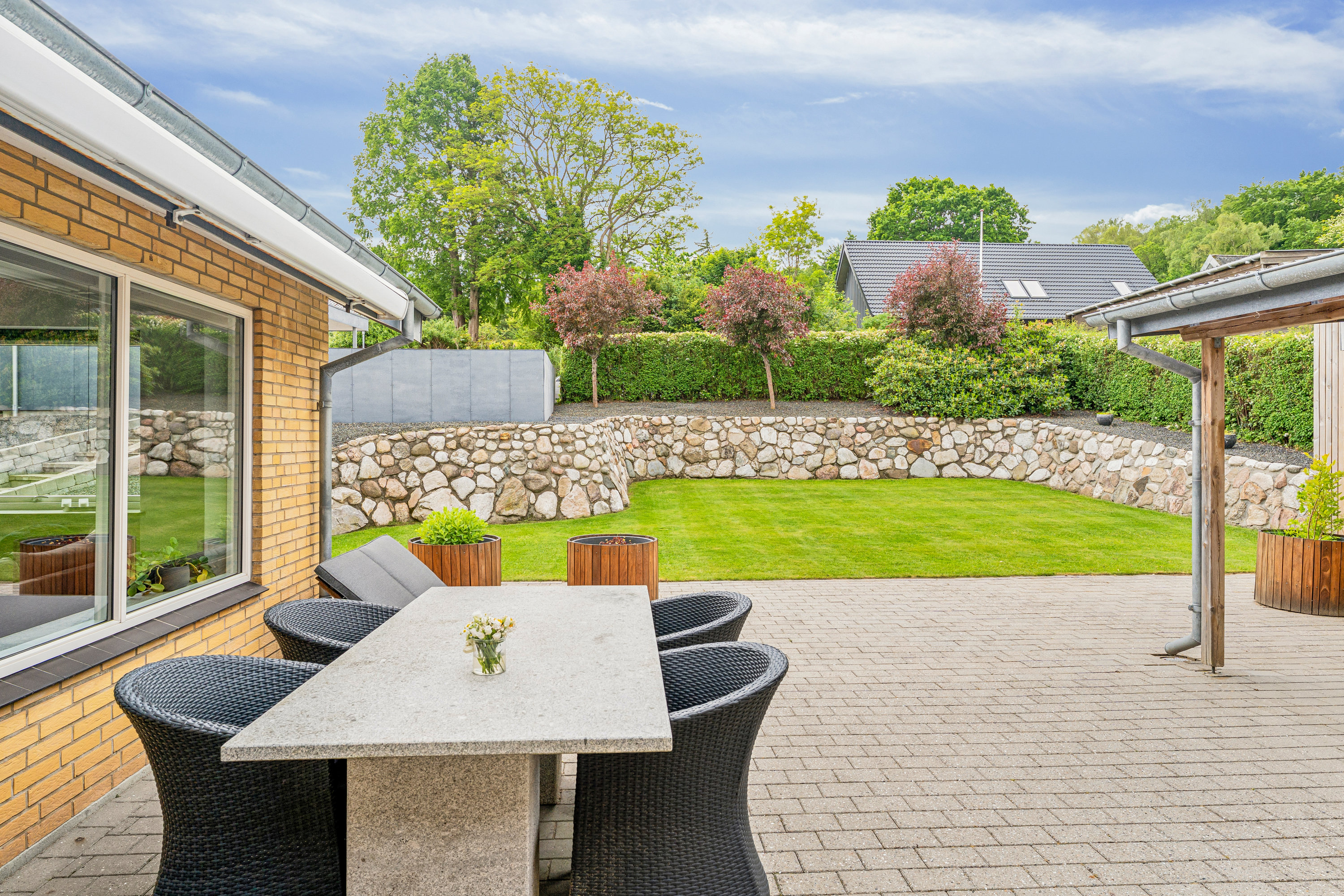 Fremhævet terrasse billede i fuldskærmstilstand. Billede af Egernvej 4, 8860 Ulstrup