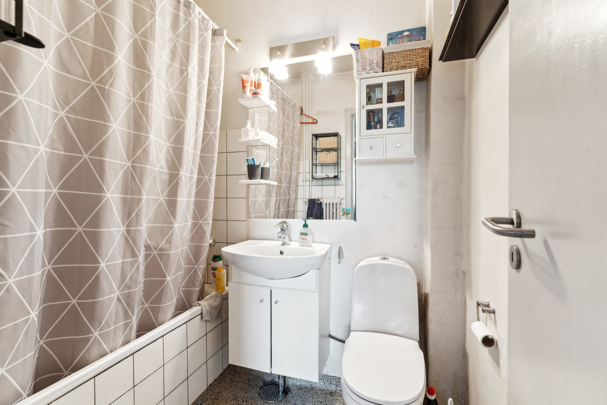 Fremhævet badeværelse billede i fuldskærmstilstand. Billede af Snerlevej 23, st.. th., 8930 Randers NØ