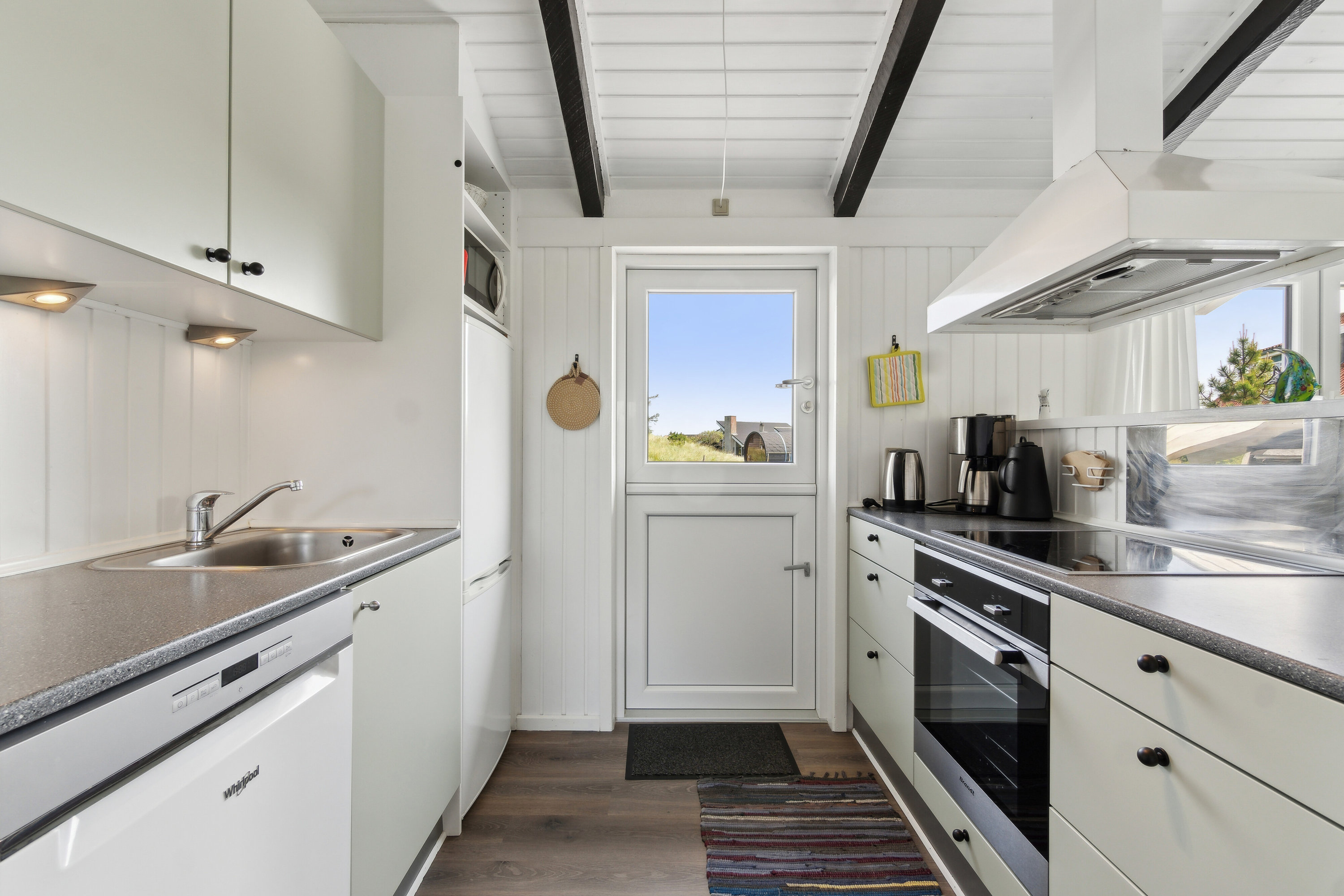 Fremhævet køkken billede i fuldskærmstilstand. Billede af Tuerbak 26, Klitmøller, 7700 Thisted