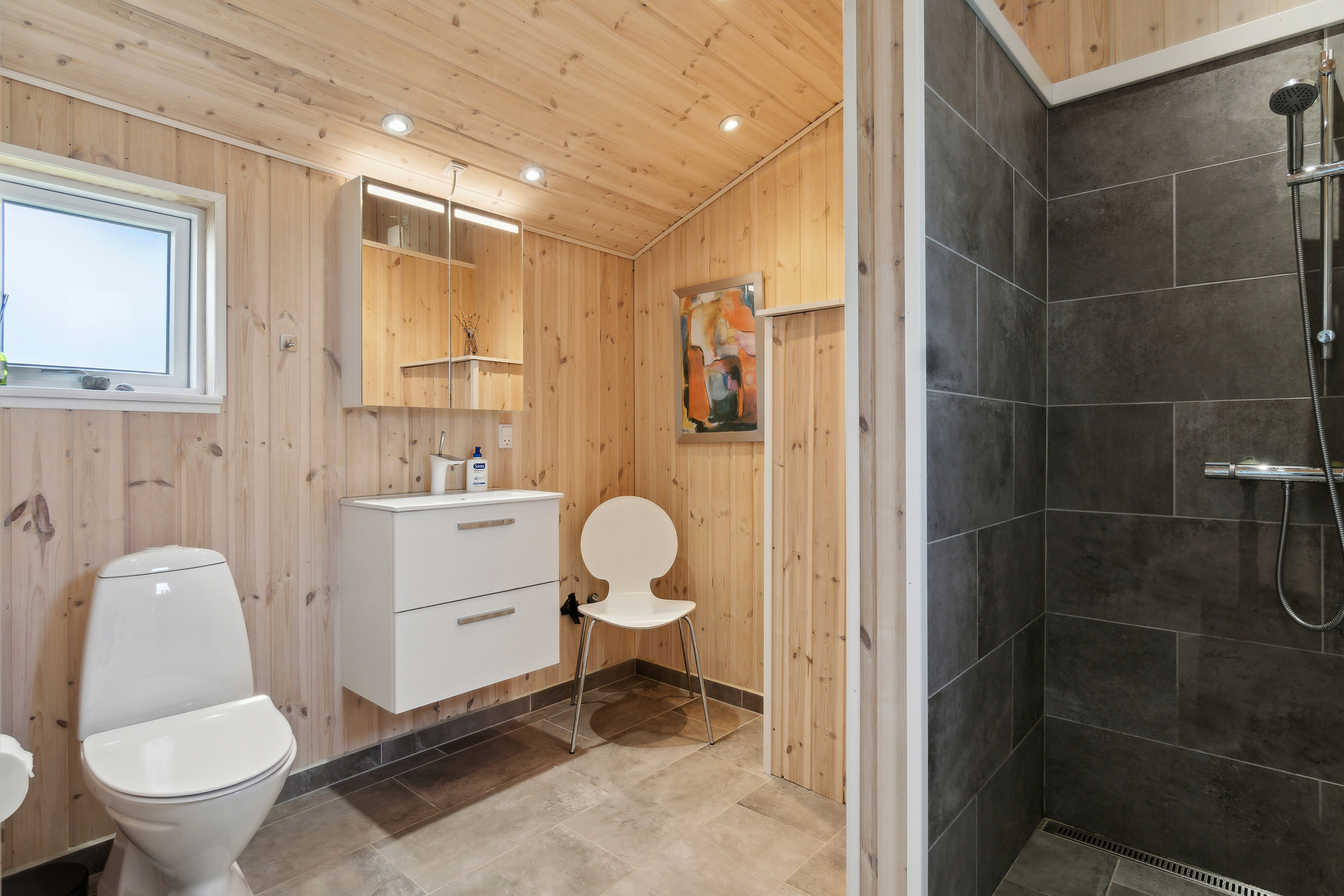 Fremhævet badeværelse billede i fuldskærmstilstand. Billede af Tuerbak 26, Klitmøller, 7700 Thisted