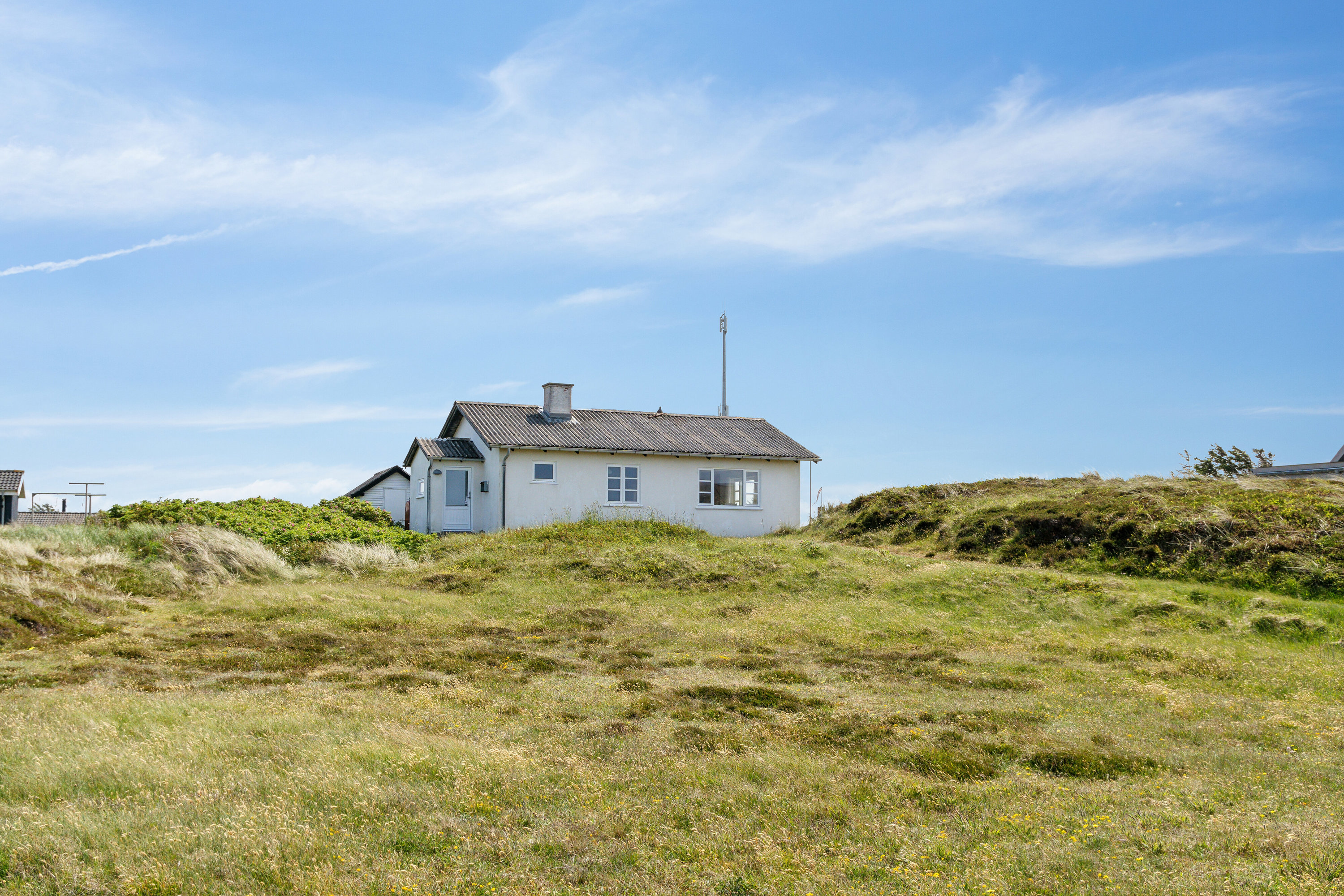 Fremhævet set fra vejen billede i fuldskærmstilstand. Billede af Sandnæshagevej 10, Lildstrand, 7741 Frøstrup