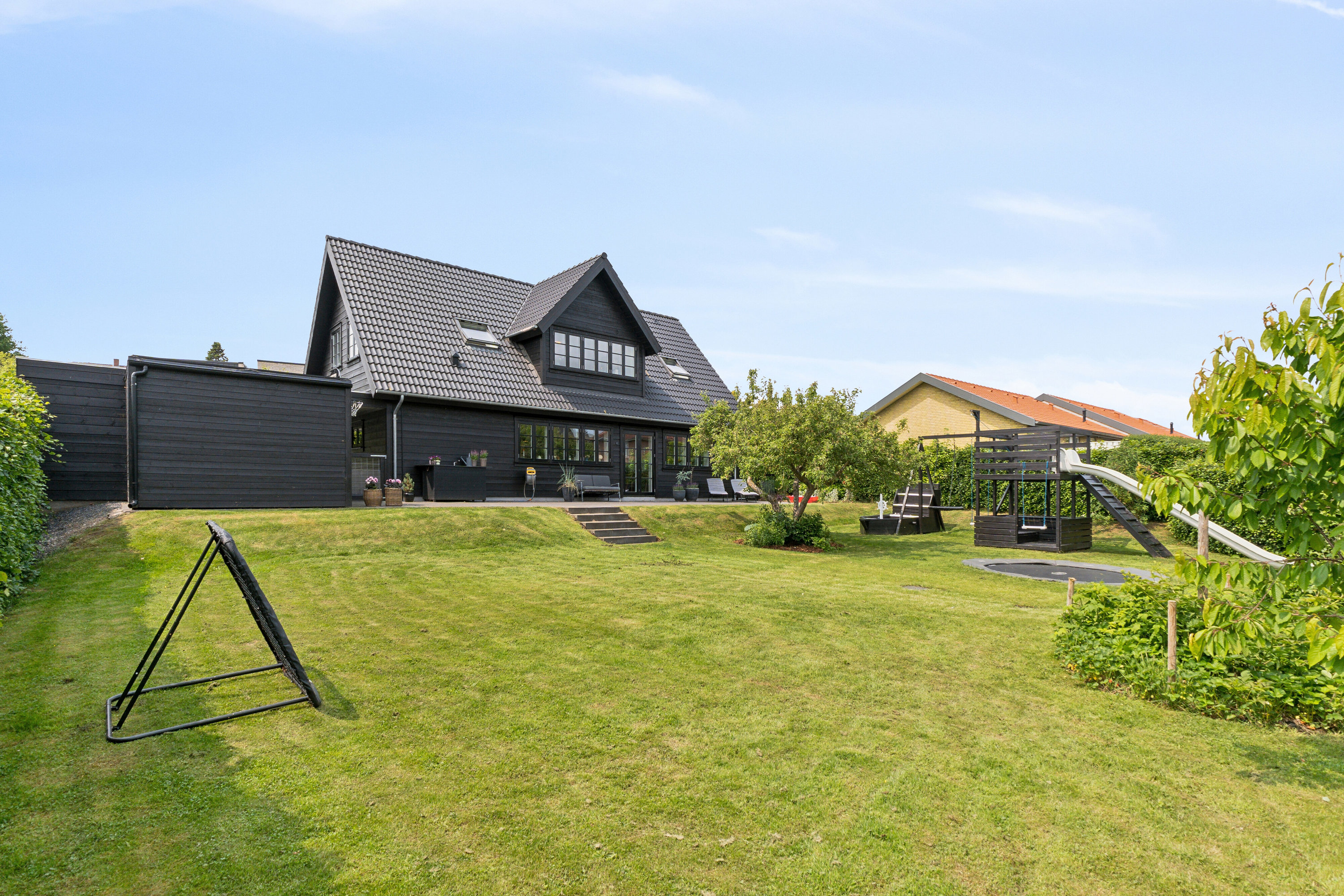 Fremhævet set fra haven billede i fuldskærmstilstand. Billede af Ydunshave 8, Tåsinge, 5700 Svendborg