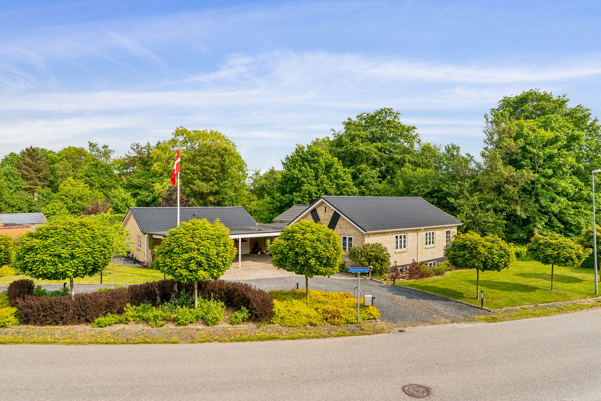 Miniaturebillede 1: ejendom 1. Billede af Vesterlandsvej 13, Handest, 8990 Fårup