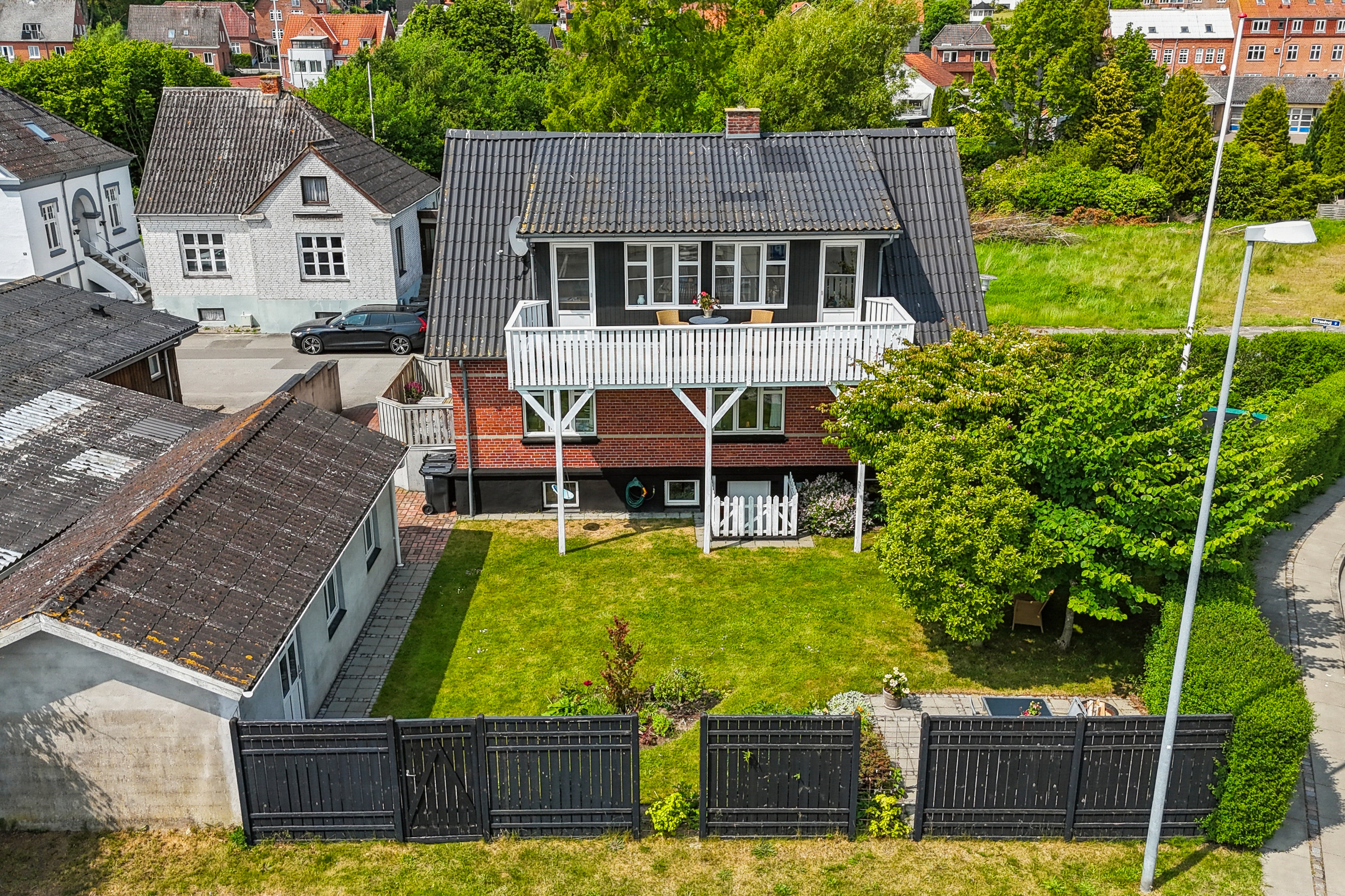 Fremhævet ejendom 1 billede i fuldskærmstilstand. Billede af Strandvej 1, 9560 Hadsund