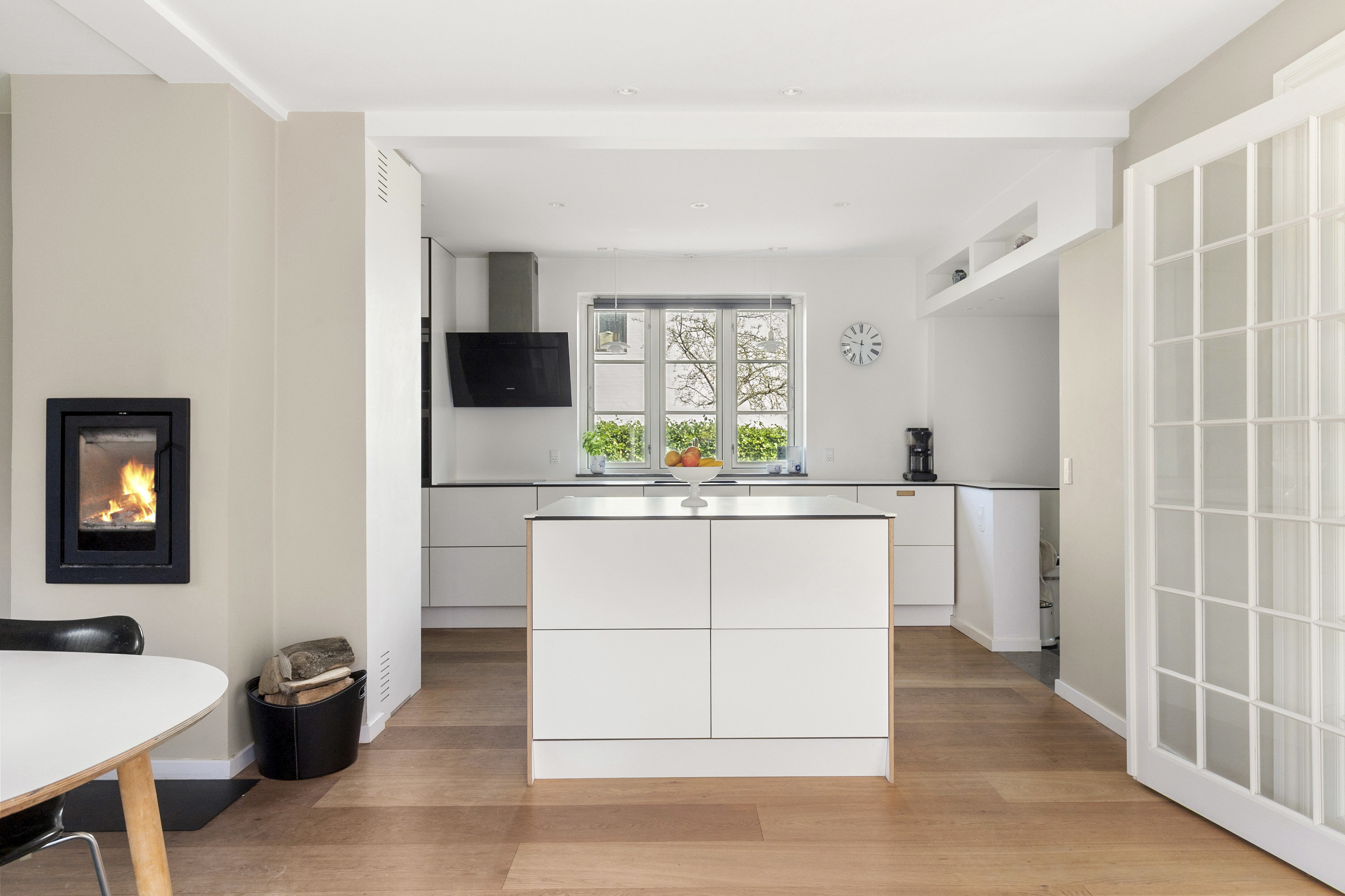 Miniaturebillede 1: køkken. Billede af Baneskellet 40, 2950 Vedbæk