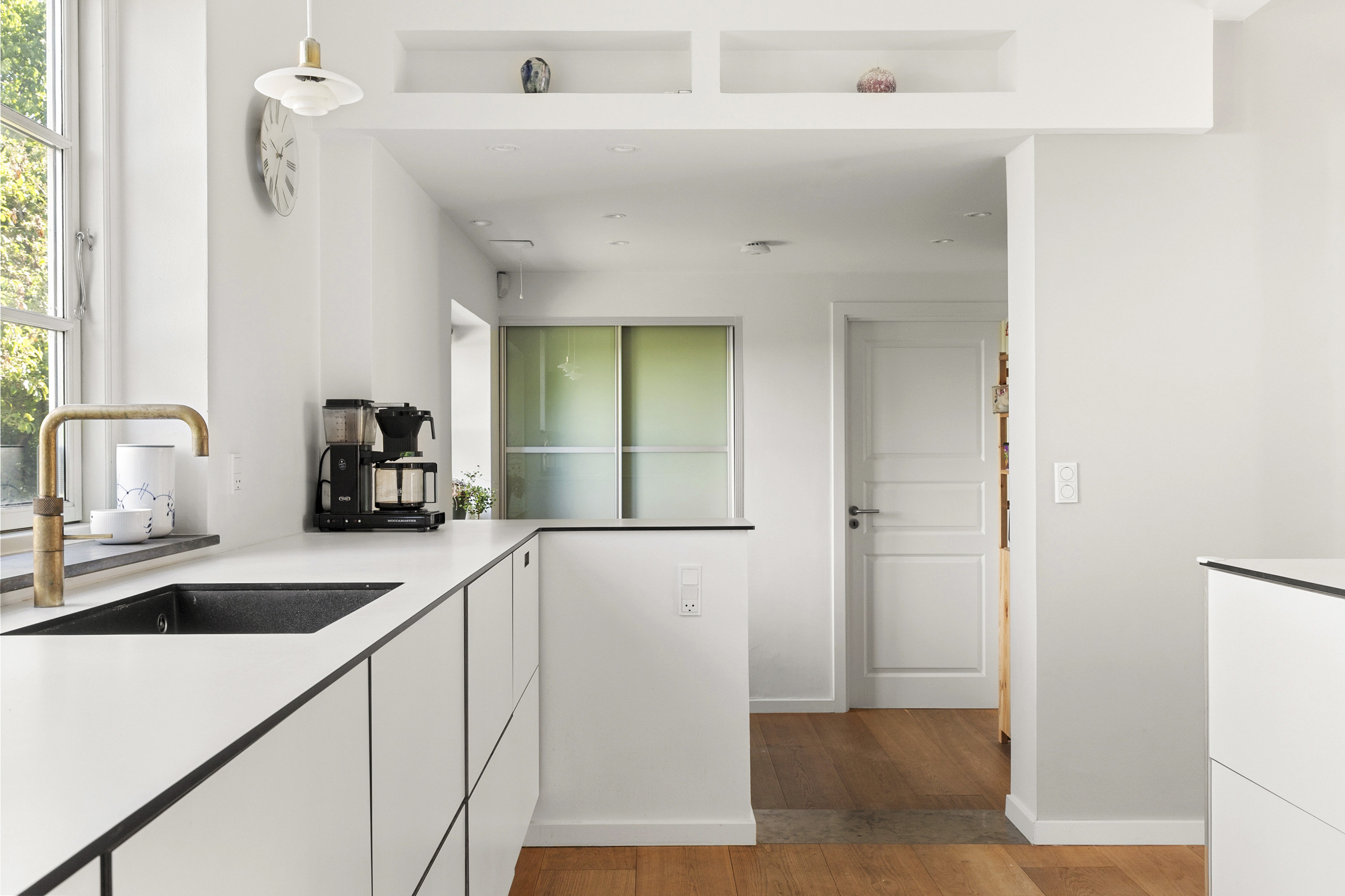 Fremhævet køkken billede i fuldskærmstilstand. Billede af Baneskellet 40, 2950 Vedbæk