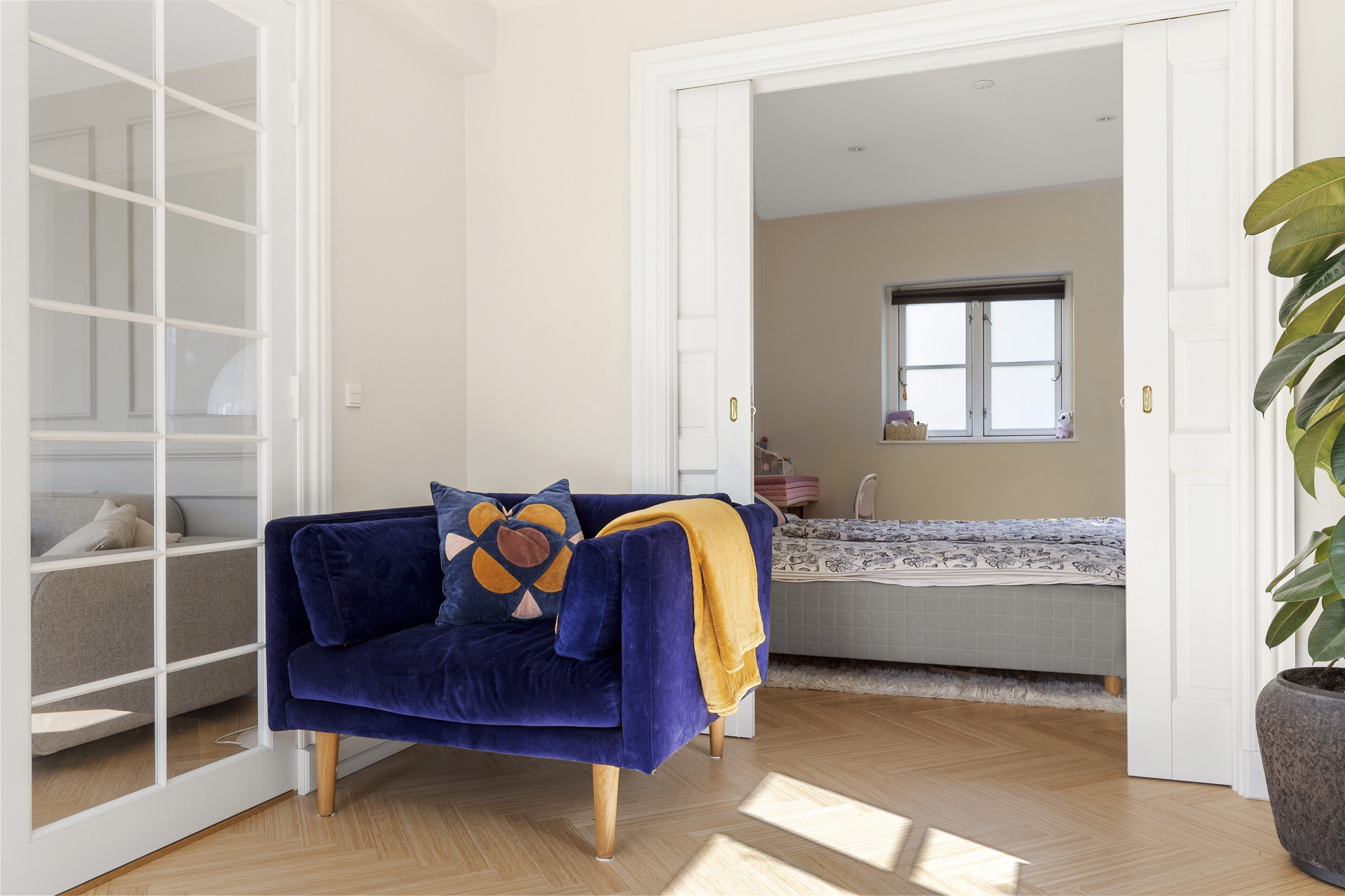 Fremhævet stue billede i fuldskærmstilstand. Billede af Baneskellet 40, 2950 Vedbæk