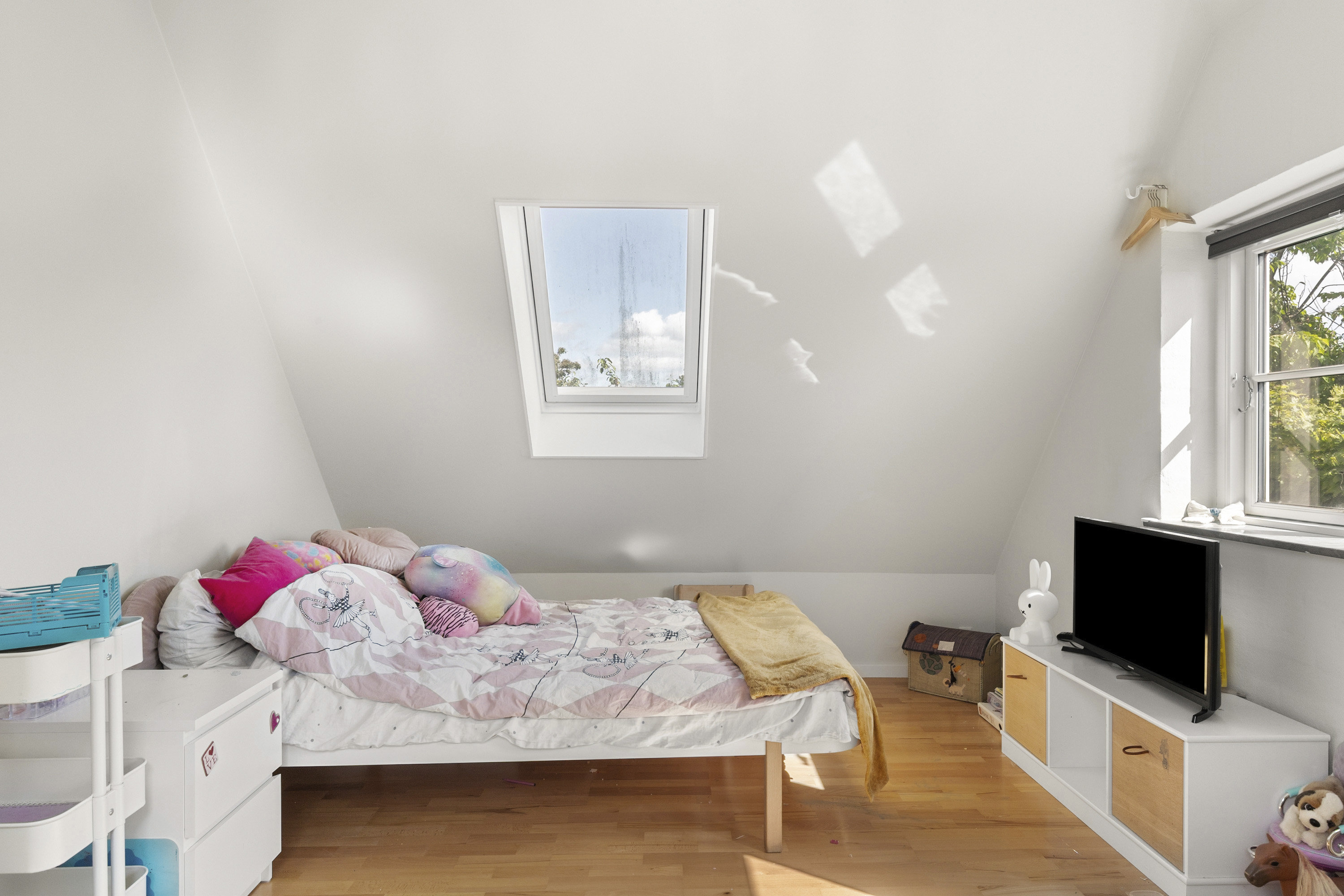 Fremhævet soveværelse billede i fuldskærmstilstand. Billede af Baneskellet 40, 2950 Vedbæk