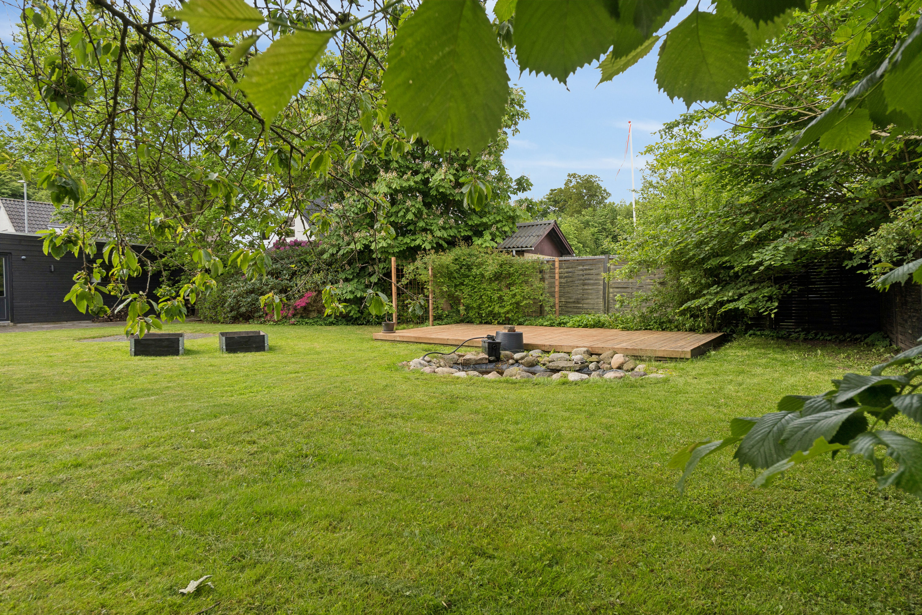 Fremhævet udendørs billede i fuldskærmstilstand. Billede af Sct Hans Vej 12, 9800 Hjørring