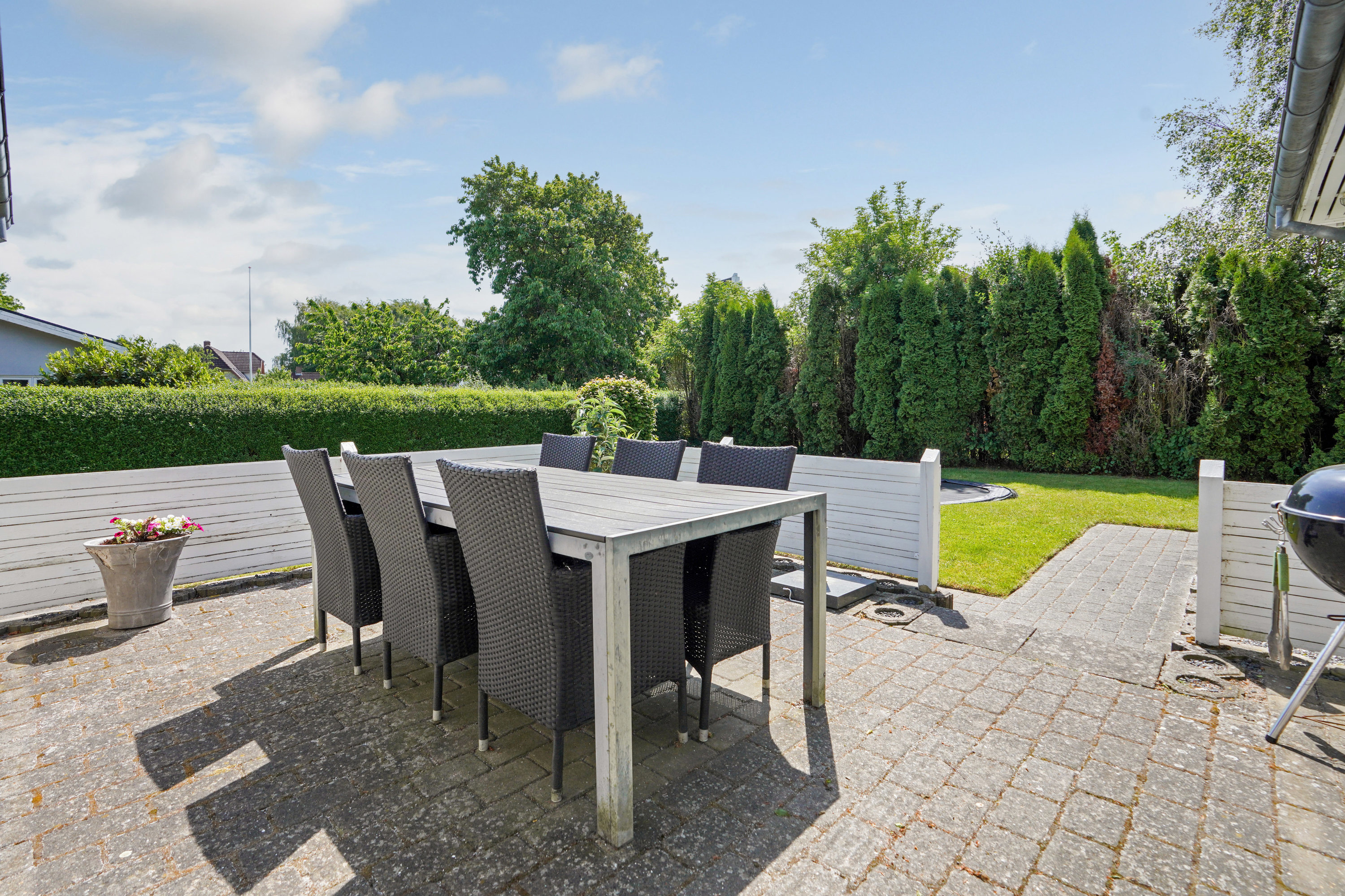 Fremhævet terrasse billede i fuldskærmstilstand. Billede af Nybølvej 16, Vejlby, 5500 Middelfart