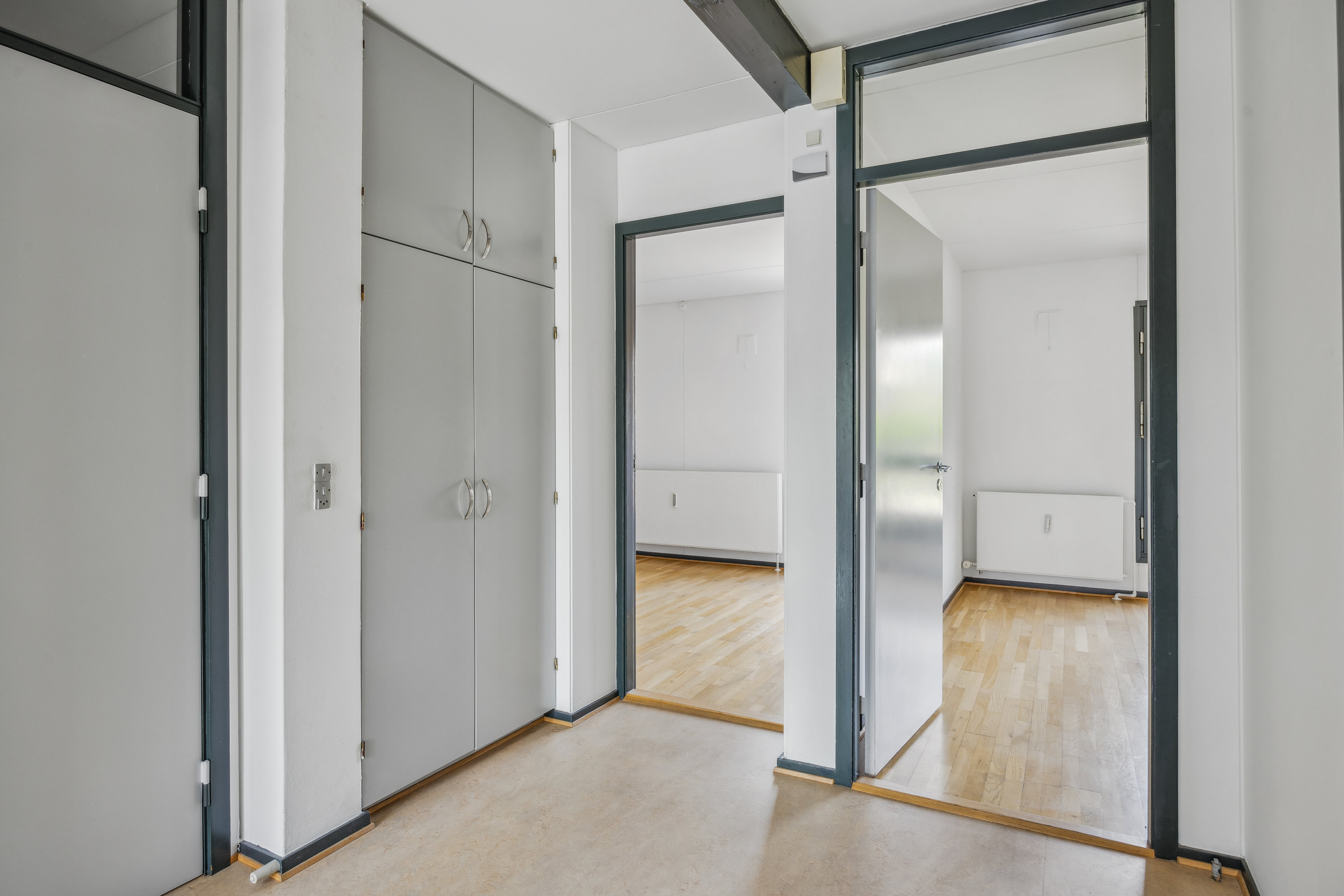 Fremhævet gang billede i fuldskærmstilstand. Billede af Jernbanegade 25, 8400 Ebeltoft