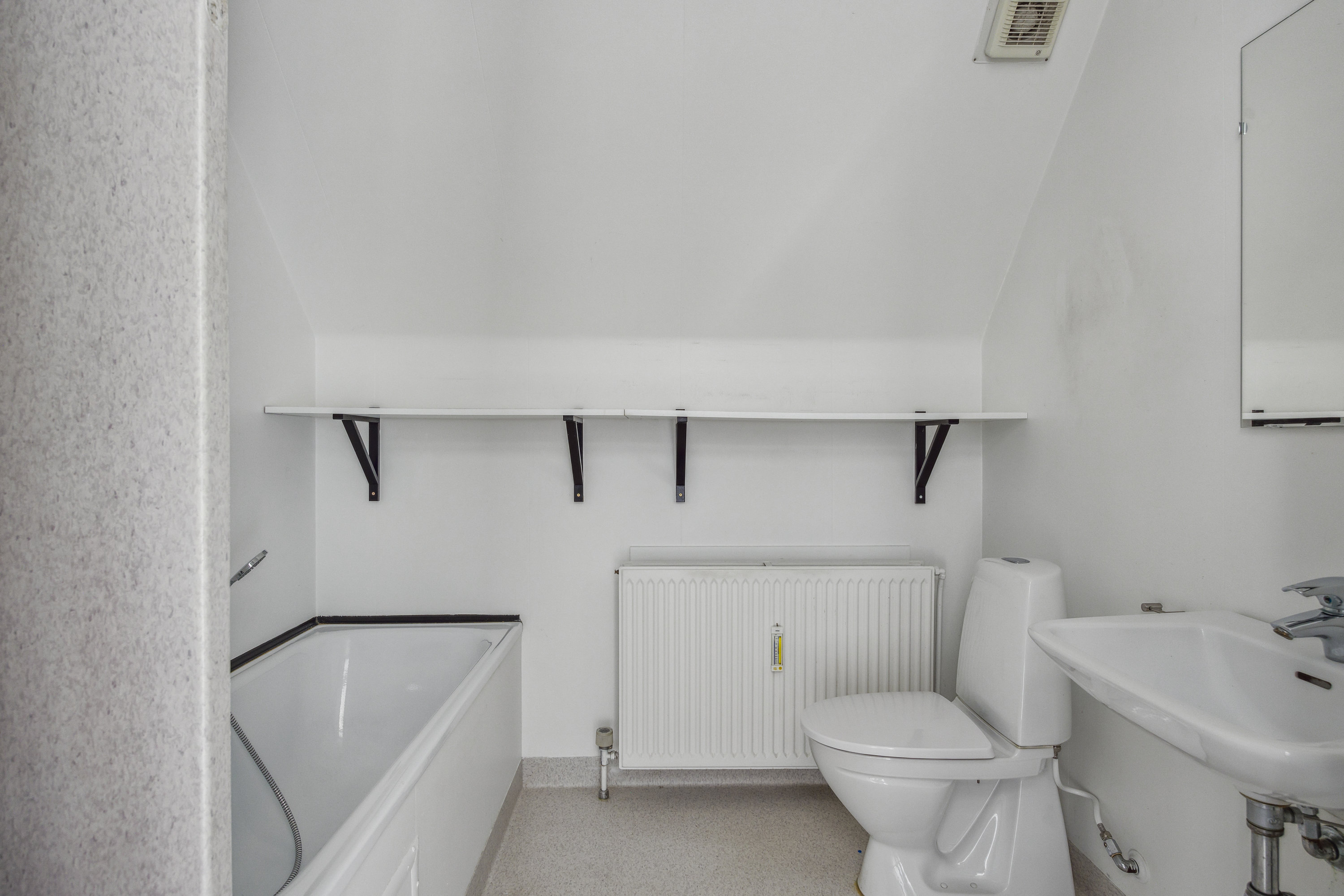 Fremhævet badeværelse billede i fuldskærmstilstand. Billede af Jernbanegade 25, 8400 Ebeltoft