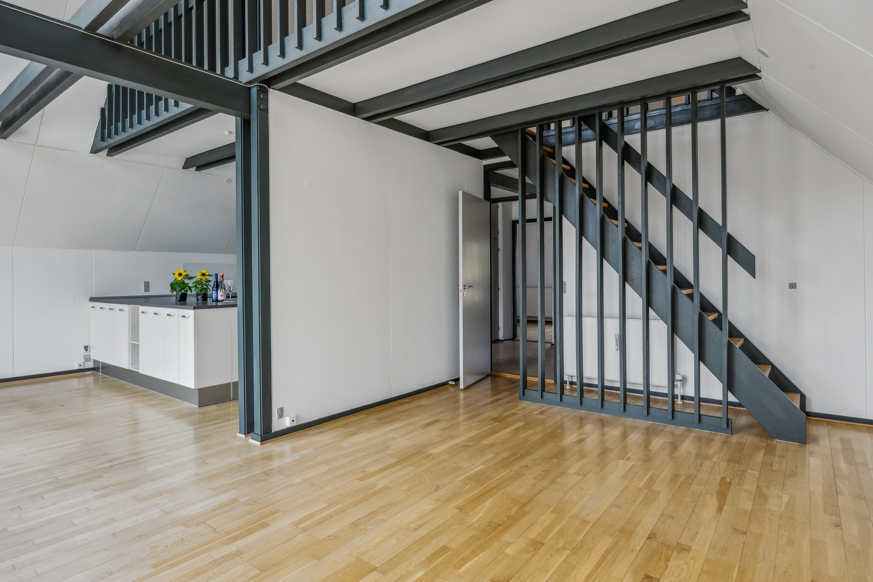 Fremhævet butik billede i fuldskærmstilstand. Billede af Jernbanegade 25, 8400 Ebeltoft