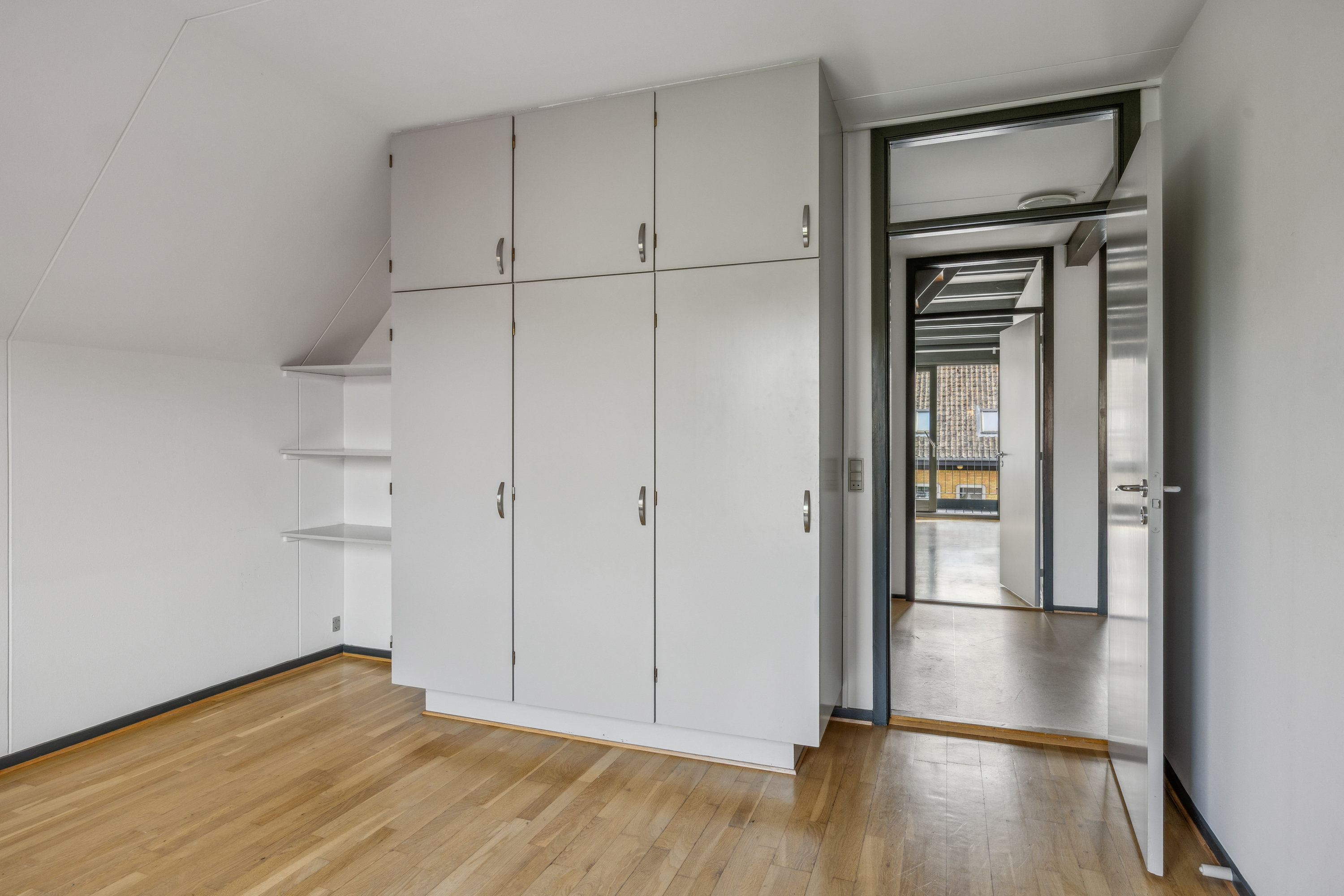 Fremhævet gang billede i fuldskærmstilstand. Billede af Jernbanegade 25, 8400 Ebeltoft