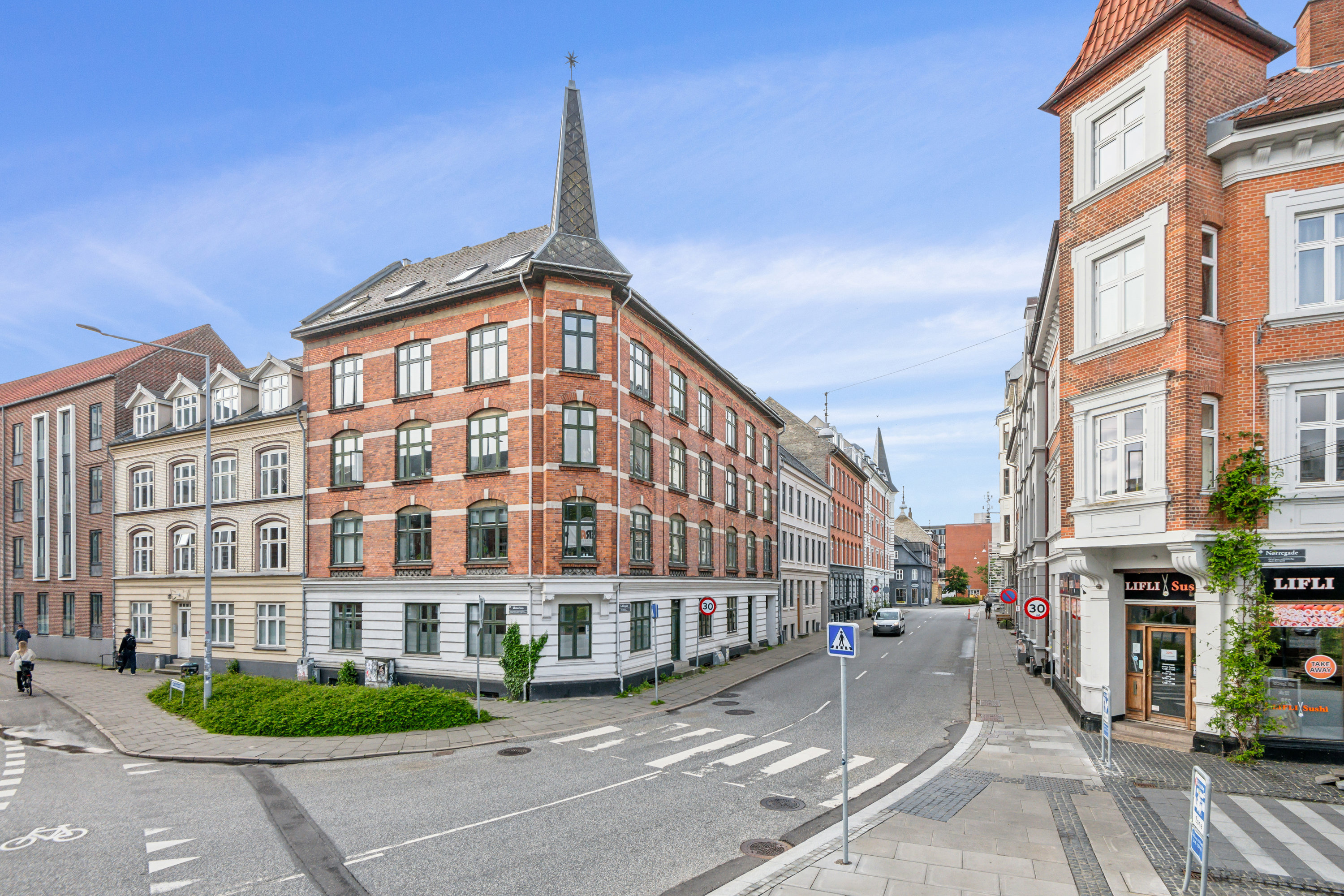 Fremhævet ejendom 1 billede i fuldskærmstilstand. Billede af Løkkegade 15, 2. tv., 9000 Aalborg