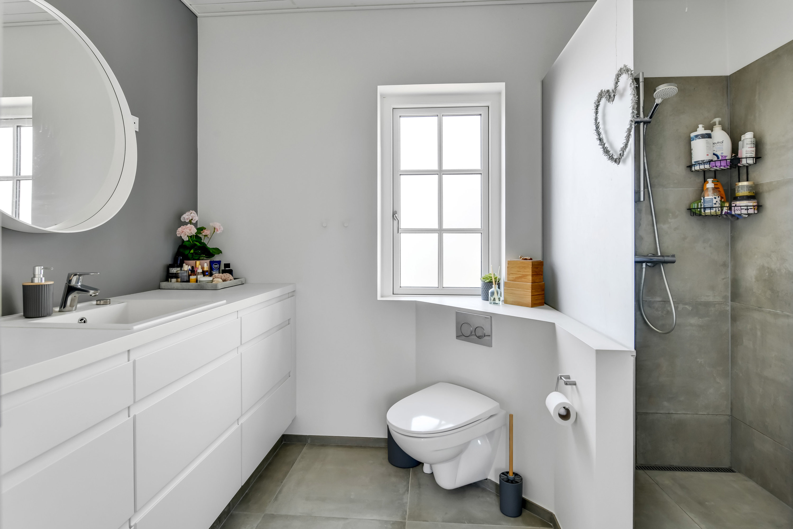 Fremhævet badeværelse billede i fuldskærmstilstand. Billede af Carit Etlars Alle 36, 6700 Esbjerg