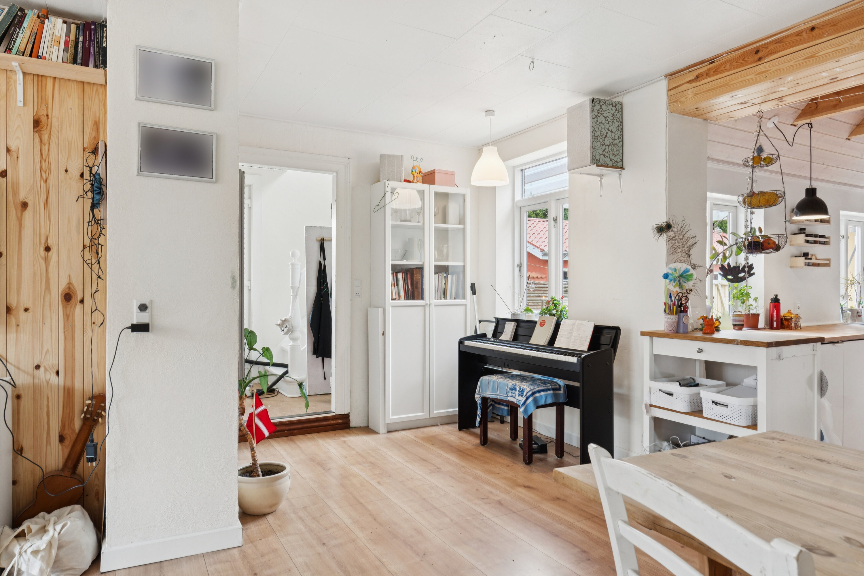 Fremhævet stue billede i fuldskærmstilstand. Billede af Svendborgvej 45, Ollerup, 5762 Vester Skerninge