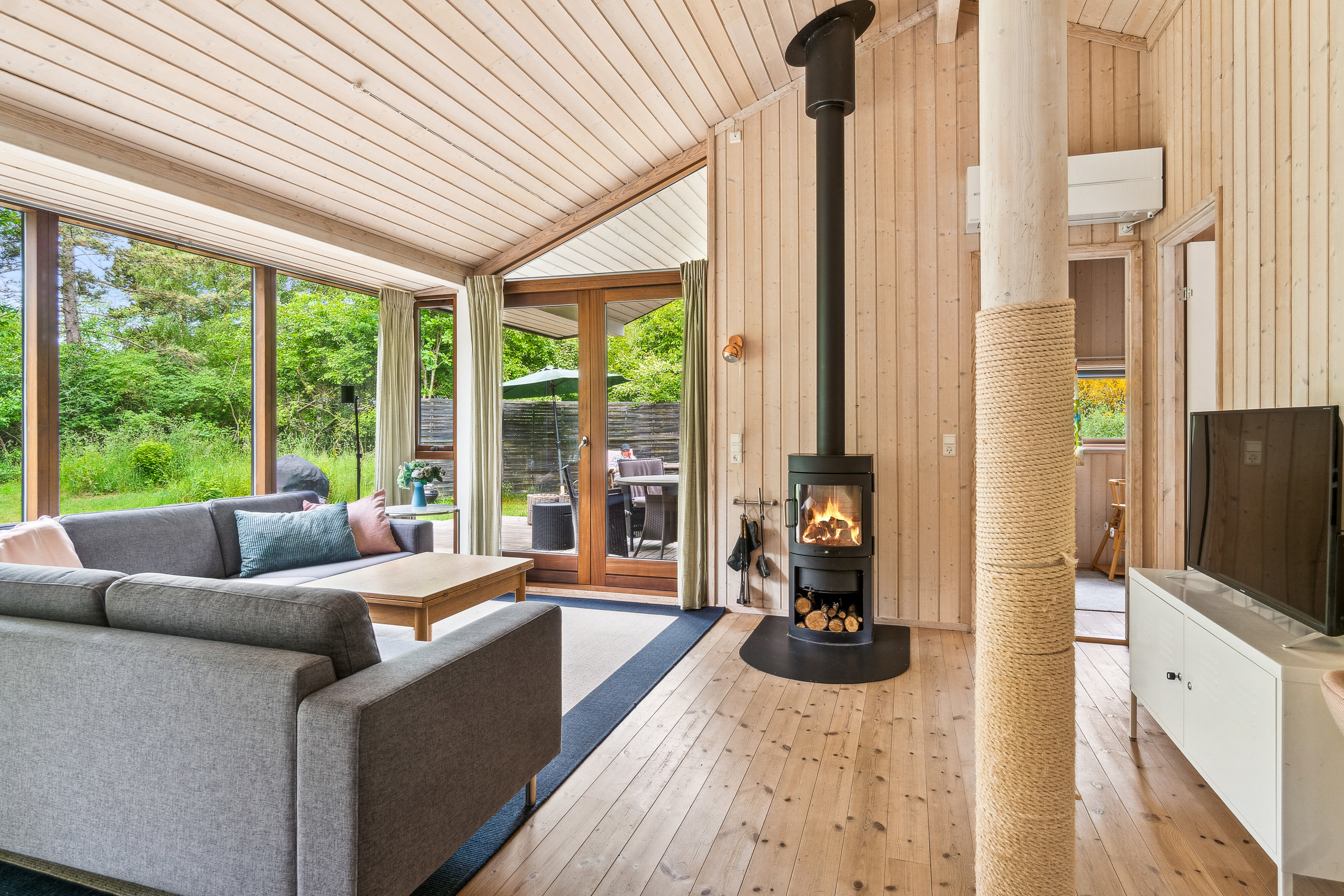 Fremhævet stue billede i fuldskærmstilstand. Billede af Hjerlsvej 2, 4581 Rørvig