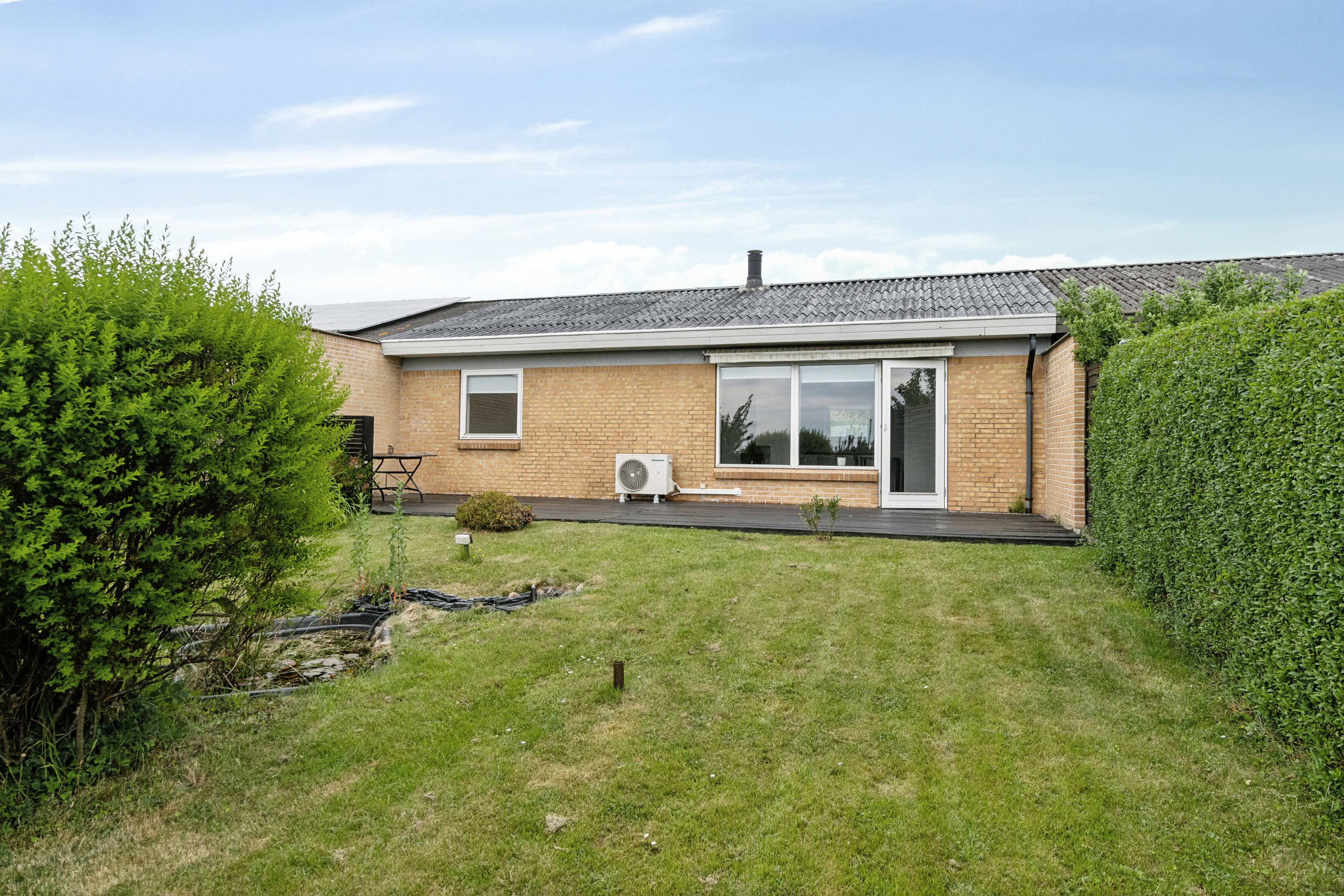 Miniaturebillede 1: set fra haven. Billede af Musikbyen 25, 4573 Højby