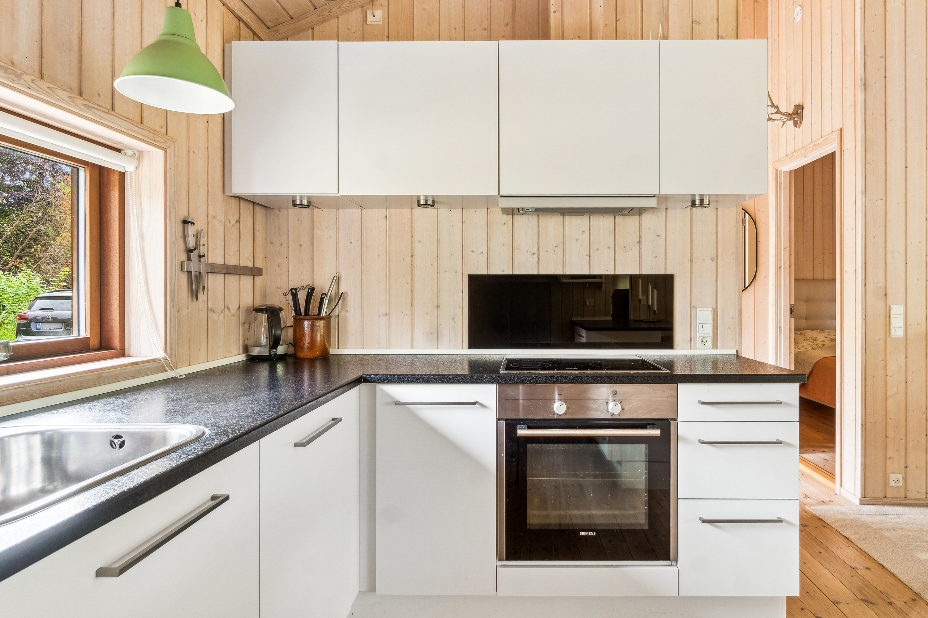 Fremhævet køkken billede i fuldskærmstilstand. Billede af Hjerlsvej 2, 4581 Rørvig