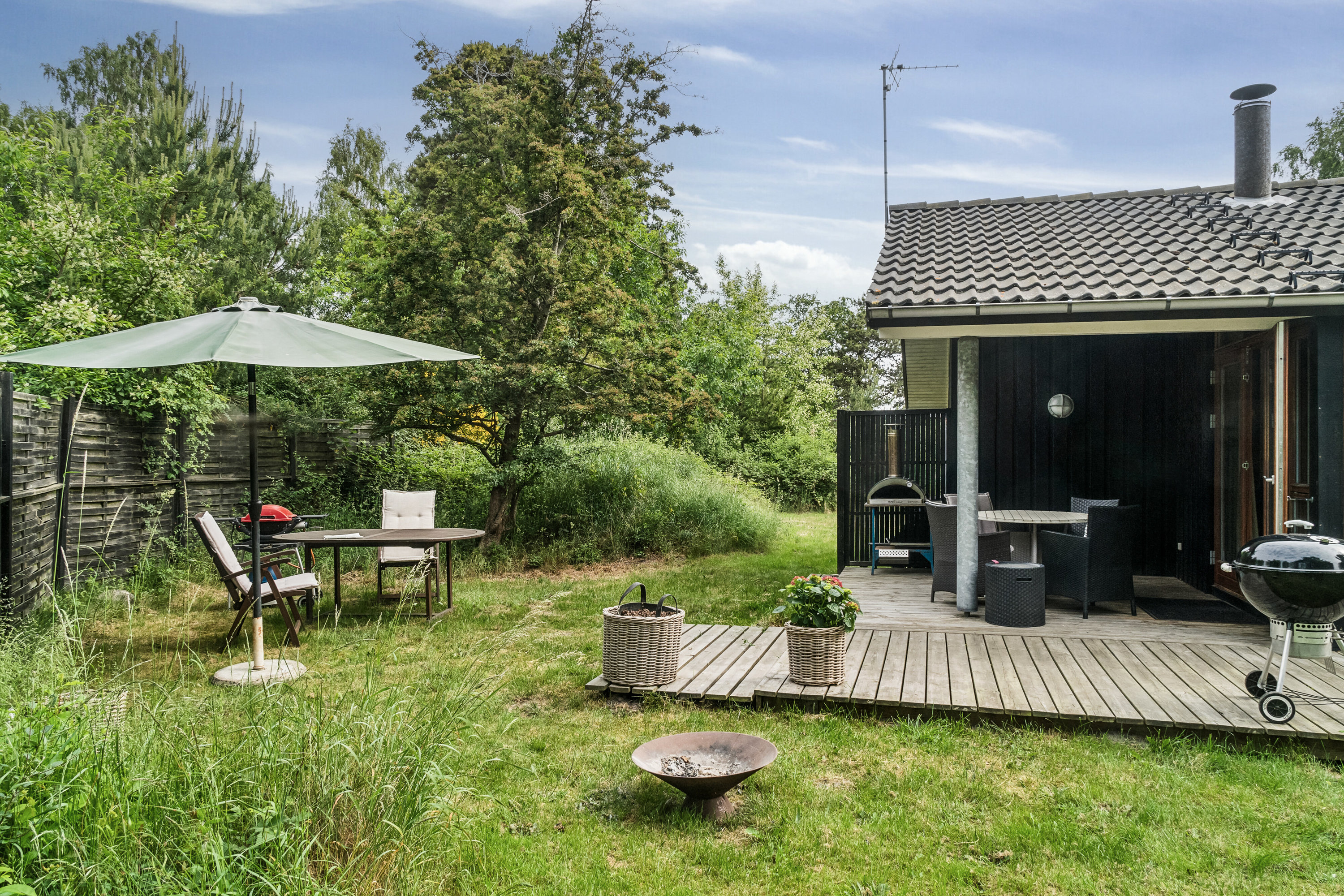 Fremhævet set fra haven billede i fuldskærmstilstand. Billede af Hjerlsvej 2, 4581 Rørvig