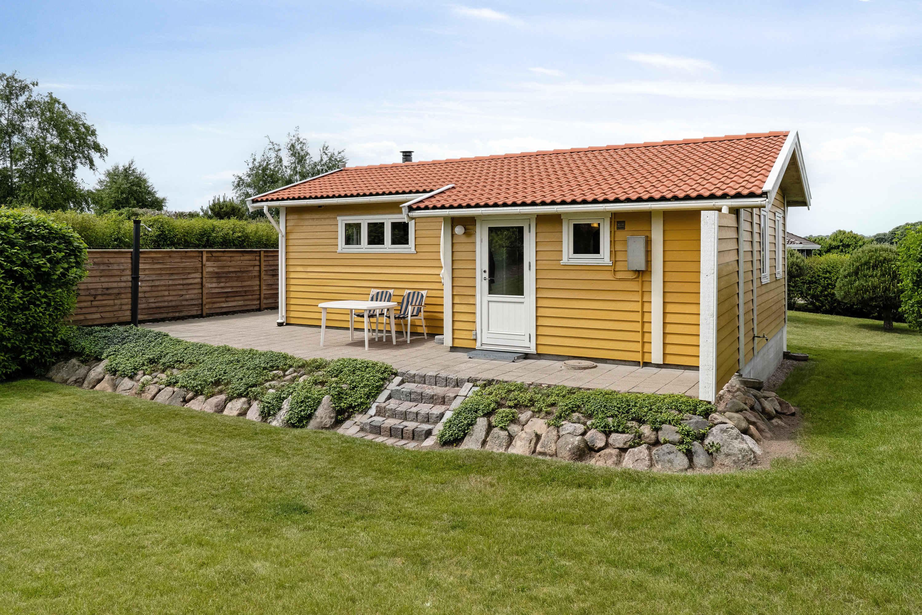 Fremhævet set fra haven billede i fuldskærmstilstand. Billede af Strandparken 7, Bøsserup, 4500 Nykøbing Sj