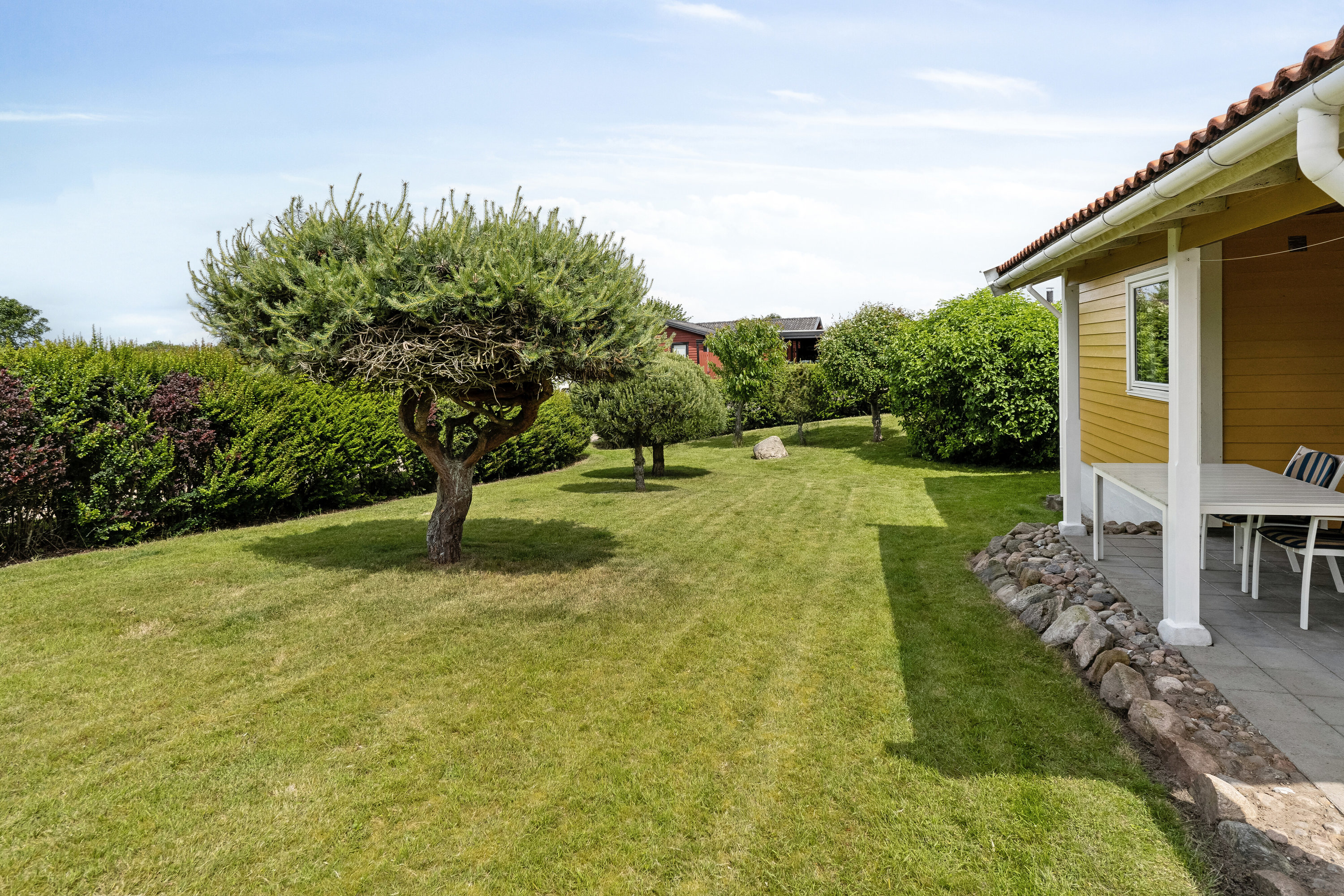 Fremhævet set fra haven billede i fuldskærmstilstand. Billede af Strandparken 7, Bøsserup, 4500 Nykøbing Sj