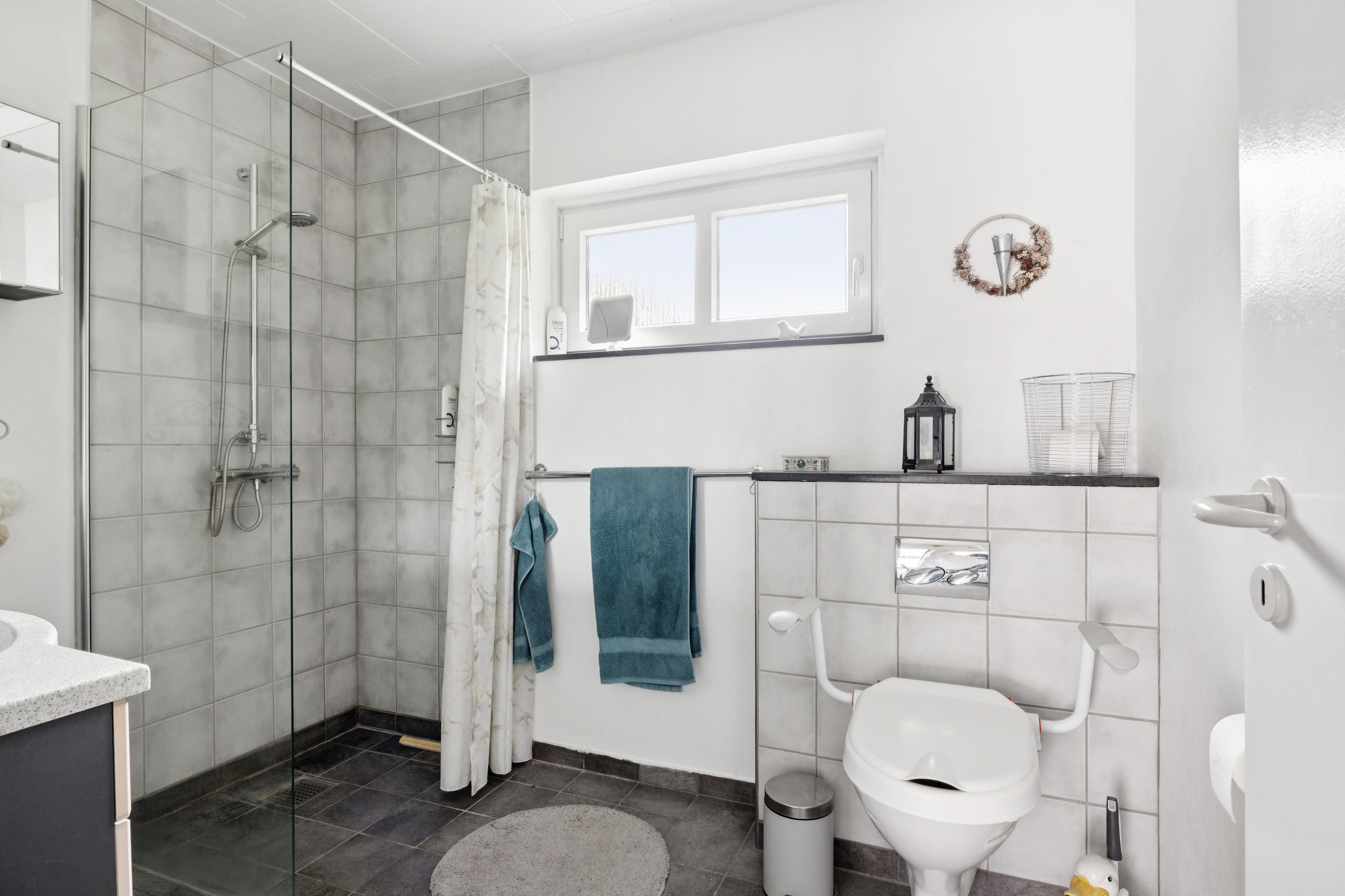 Fremhævet badeværelse billede i fuldskærmstilstand. Billede af Boelskovvej 3, Arnøje, 4660 Store Heddinge