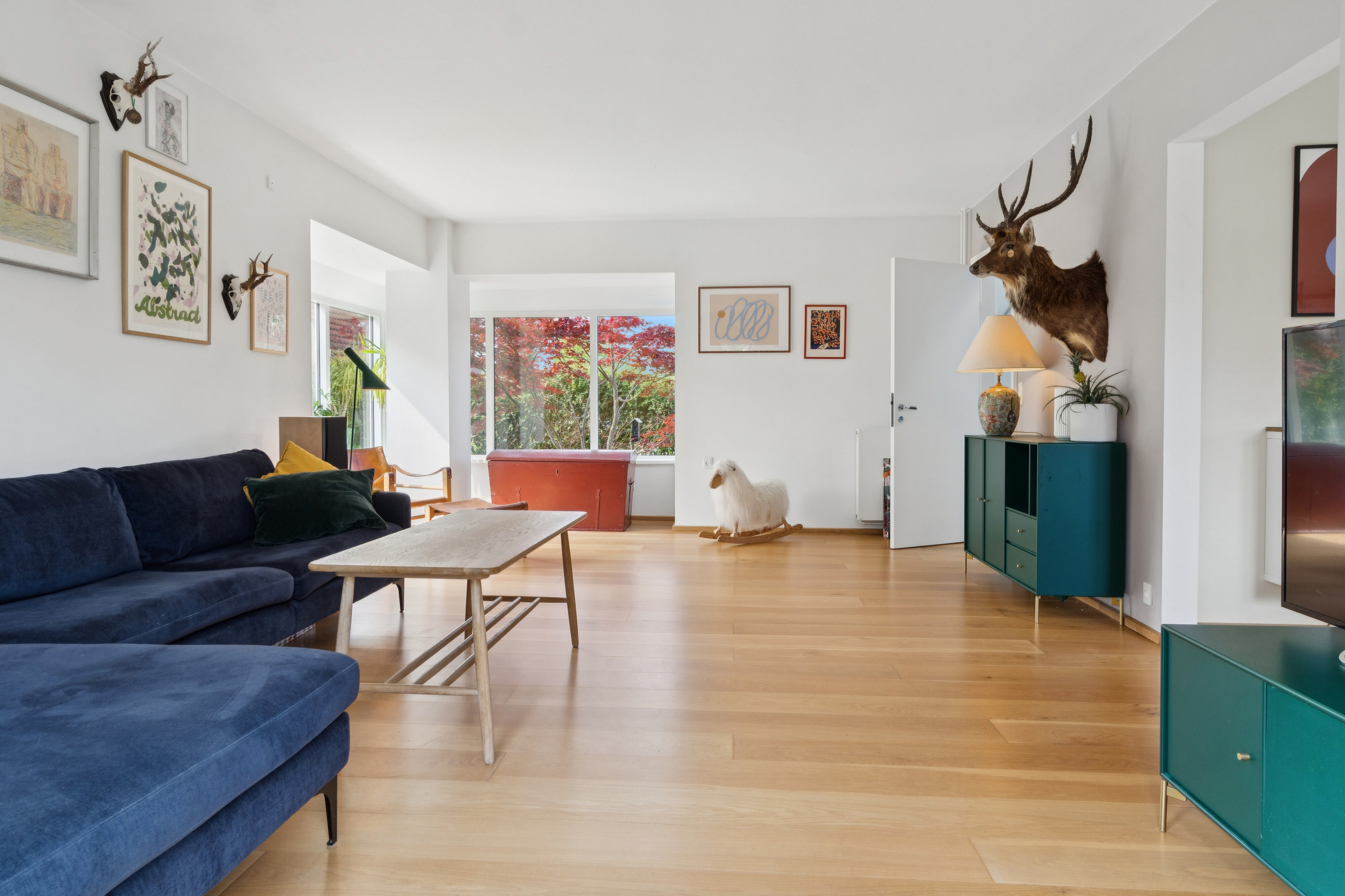 Fremhævet stue billede i fuldskærmstilstand. Billede af Engbakken 2, 2830 Virum