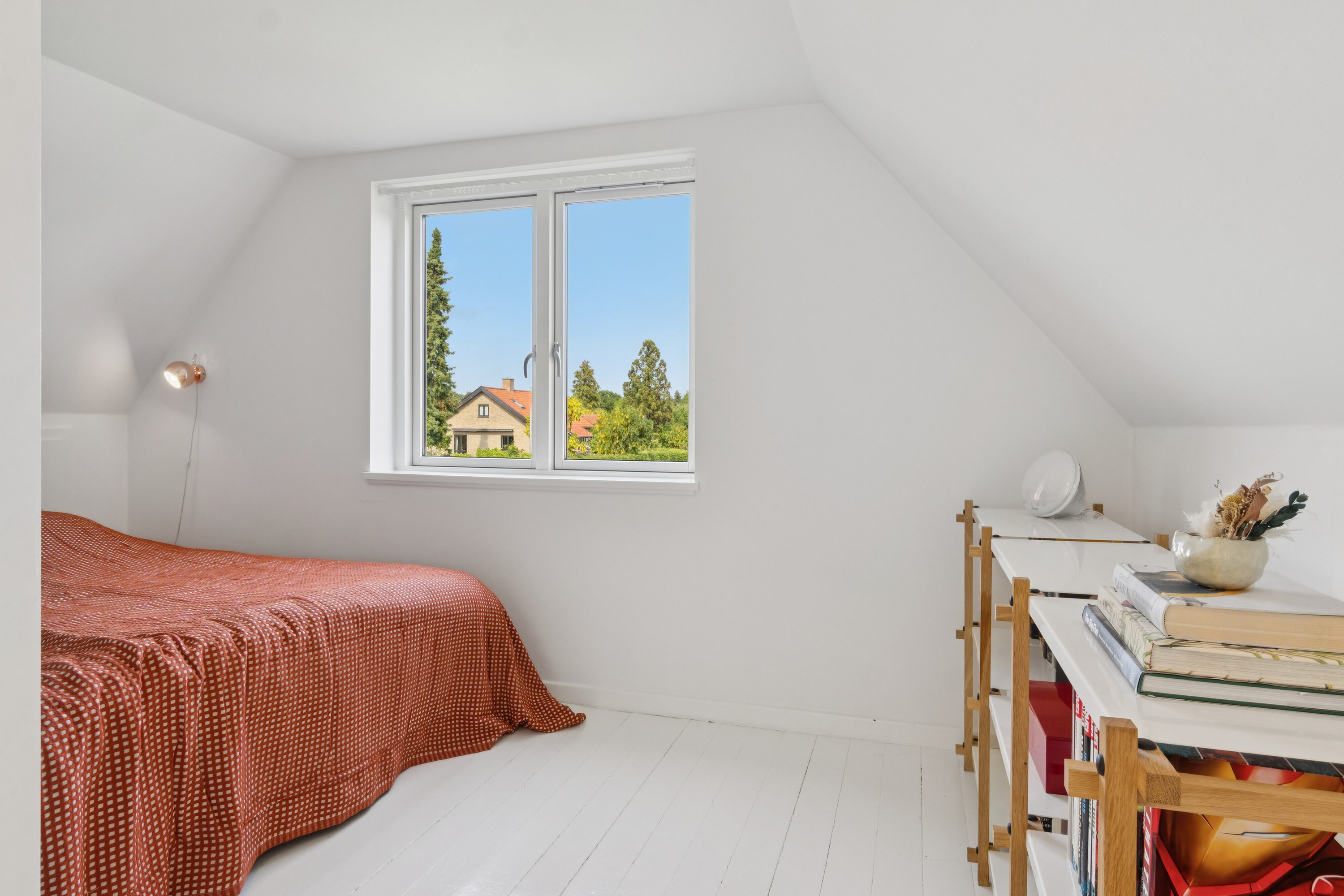 Fremhævet soveværelse billede i fuldskærmstilstand. Billede af Engbakken 2, 2830 Virum