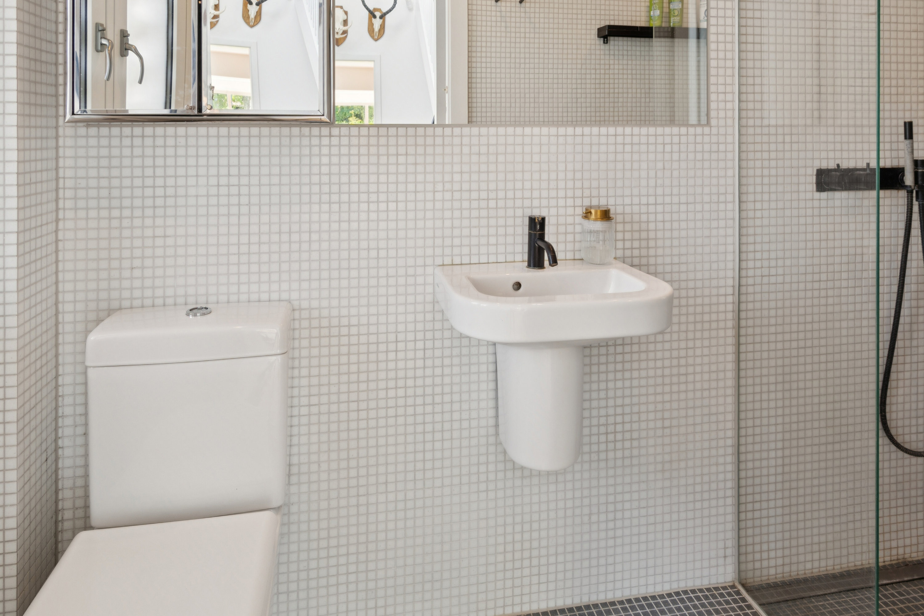 Fremhævet toilet billede i fuldskærmstilstand. Billede af Engbakken 2, 2830 Virum