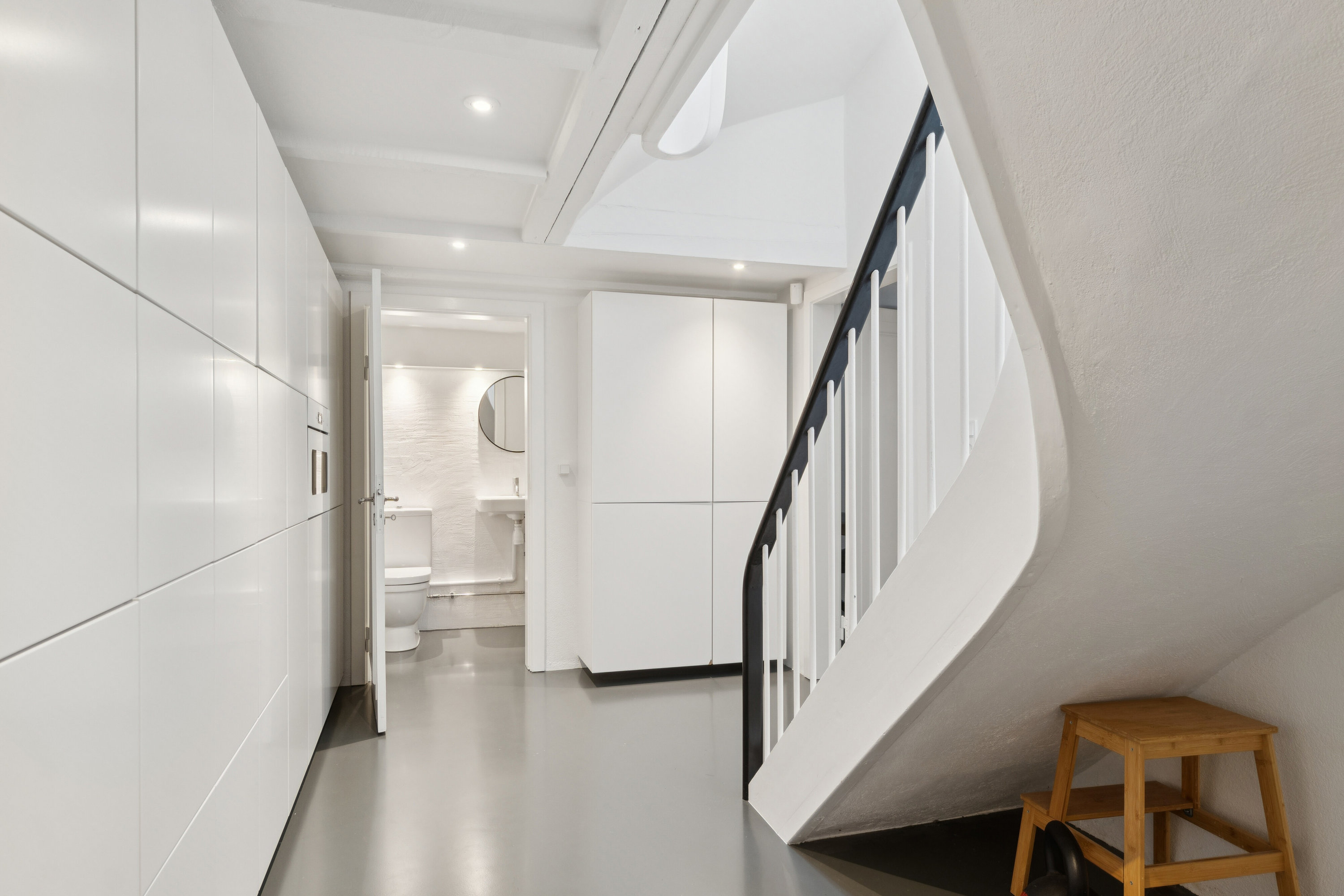 Fremhævet trappe billede i fuldskærmstilstand. Billede af Engbakken 2, 2830 Virum