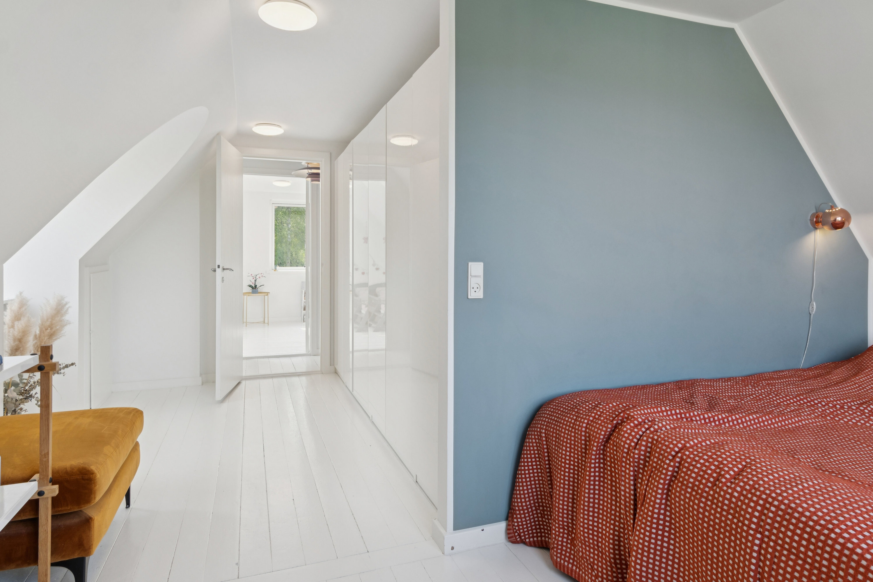 Fremhævet soveværelse billede i fuldskærmstilstand. Billede af Engbakken 2, 2830 Virum