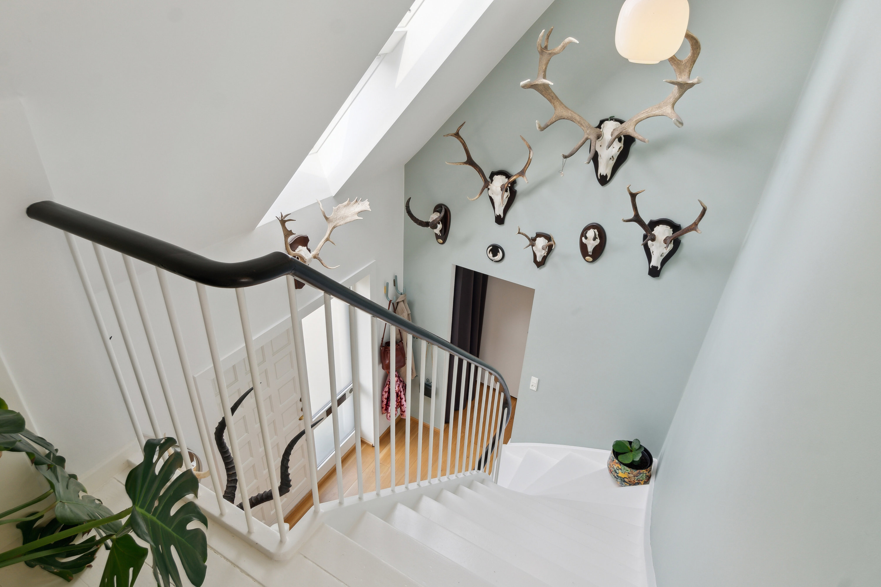 Fremhævet trappe billede i fuldskærmstilstand. Billede af Engbakken 2, 2830 Virum