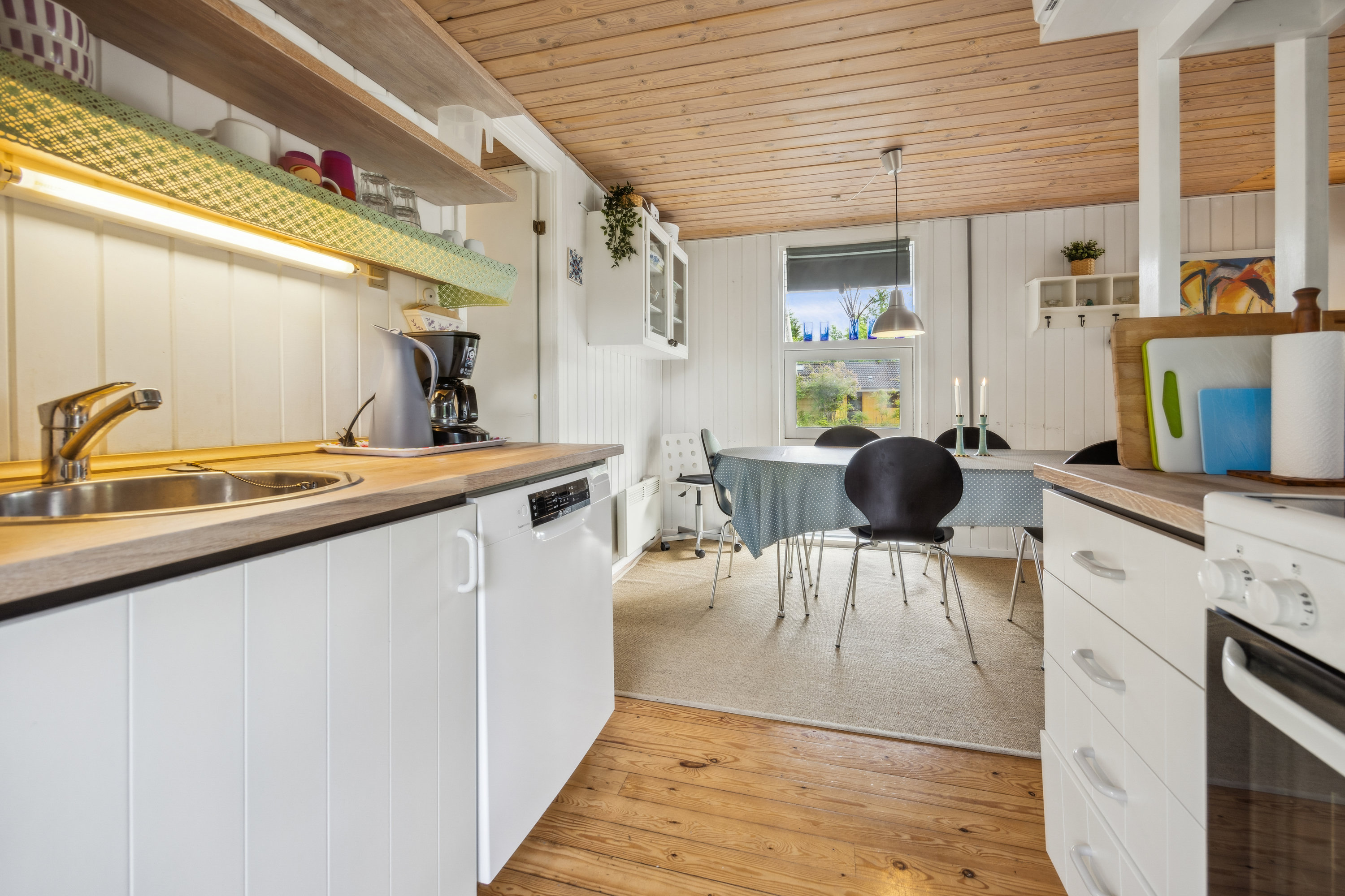 Fremhævet køkken billede i fuldskærmstilstand. Billede af Lindeparken 8, 9370 Hals