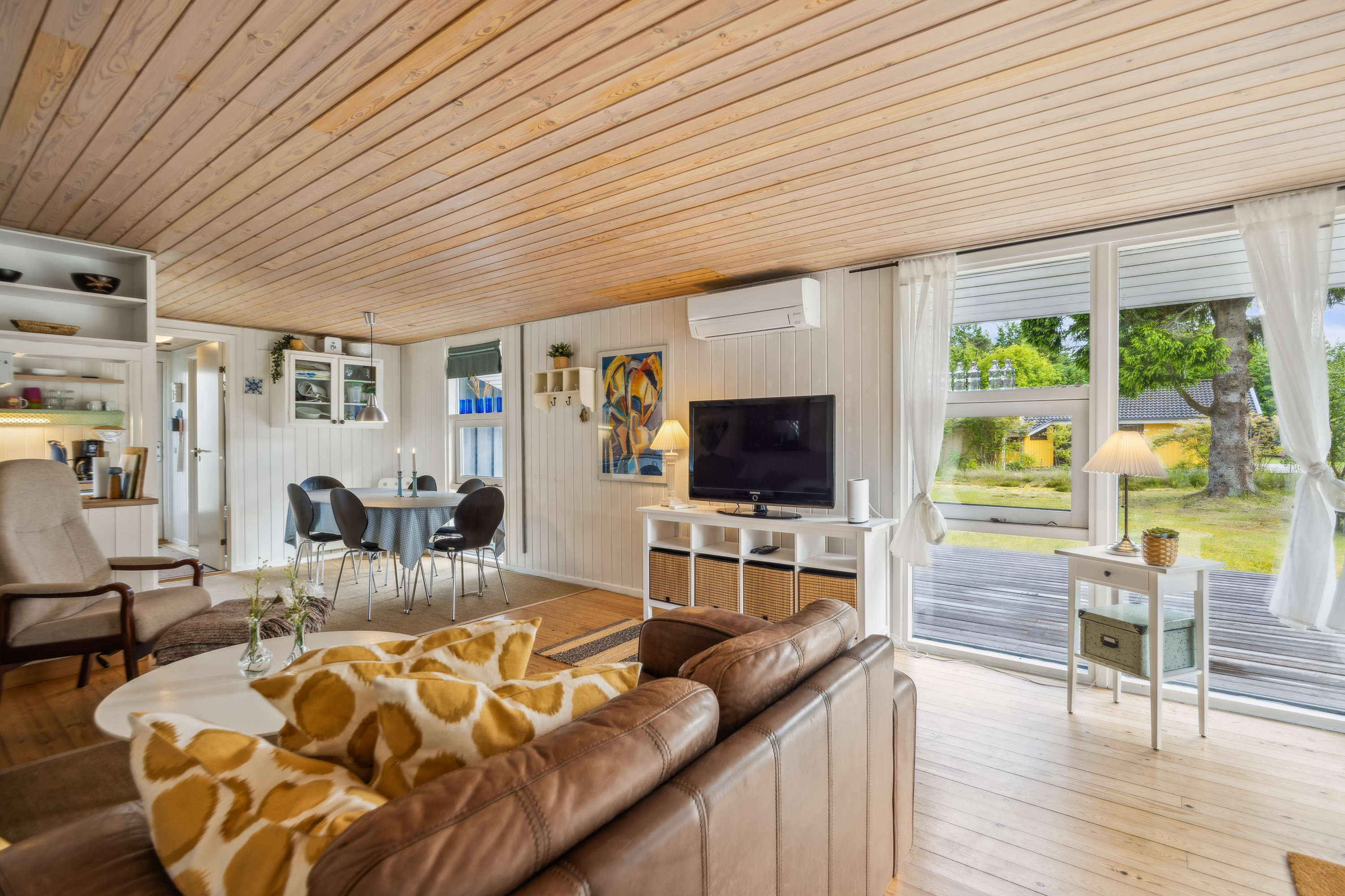 Fremhævet stue billede i fuldskærmstilstand. Billede af Lindeparken 8, 9370 Hals