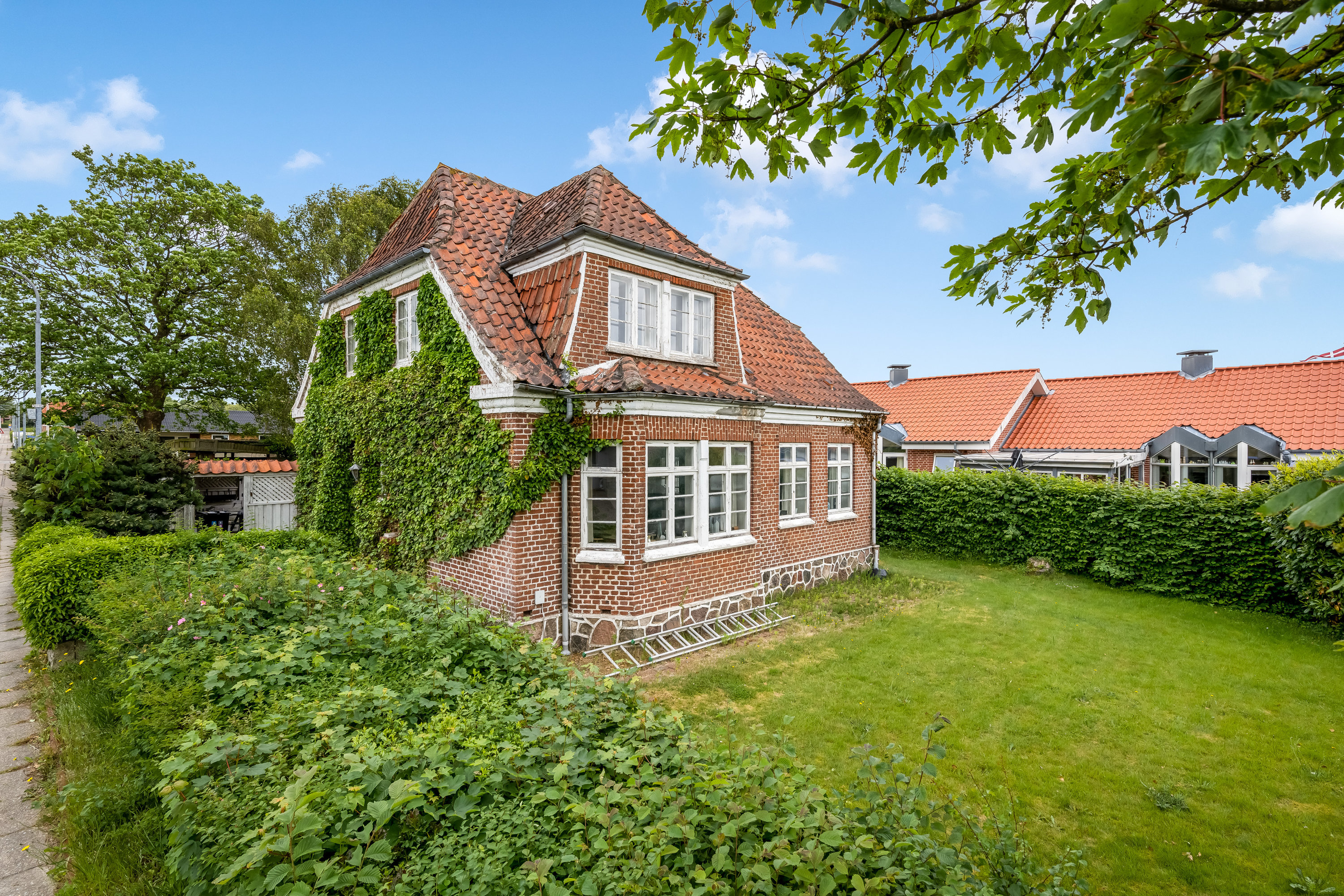 Fremhævet facade billede i fuldskærmstilstand. Billede af Kirkegade 26, 6940 Lem St