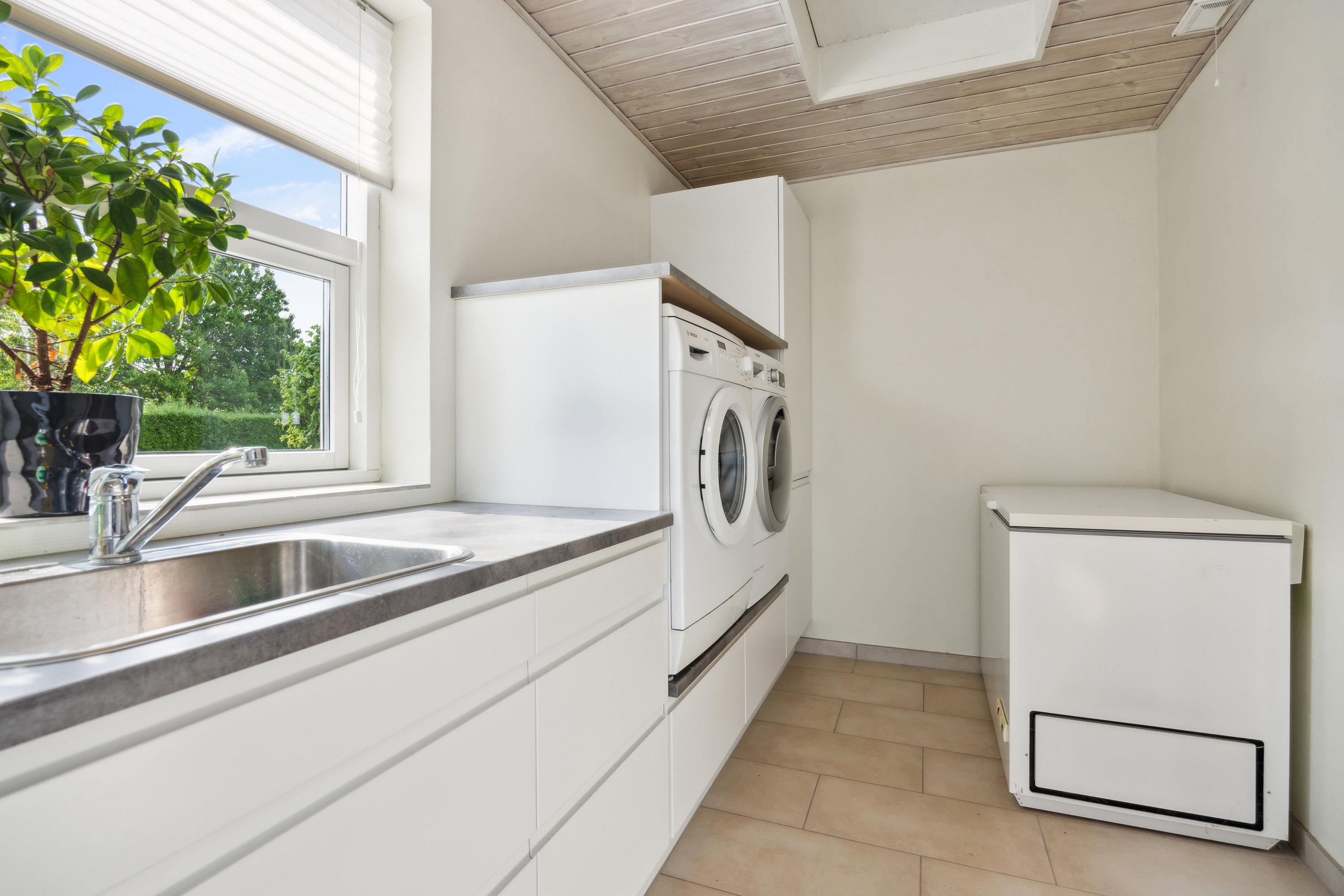 Fremhævet køkken billede i fuldskærmstilstand. Billede af Østervang 23, 9362 Gandrup