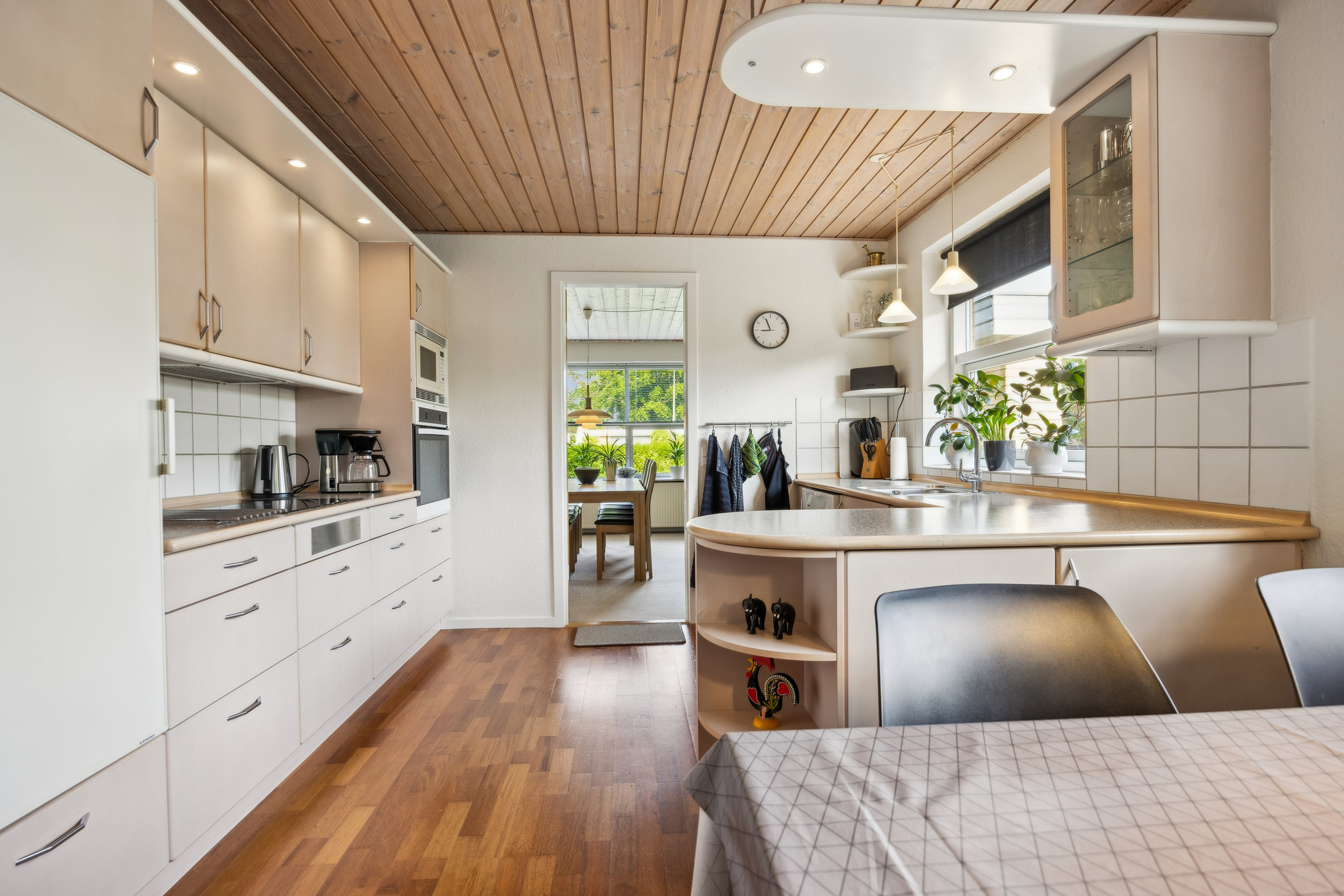 Fremhævet køkken billede i fuldskærmstilstand. Billede af Østervang 23, 9362 Gandrup