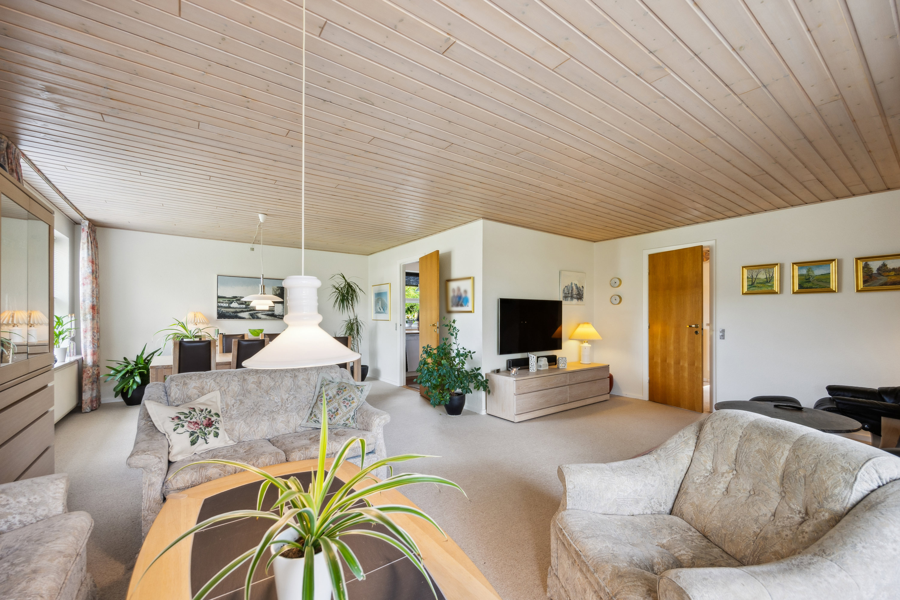 Fremhævet stue billede i fuldskærmstilstand. Billede af Østervang 23, 9362 Gandrup