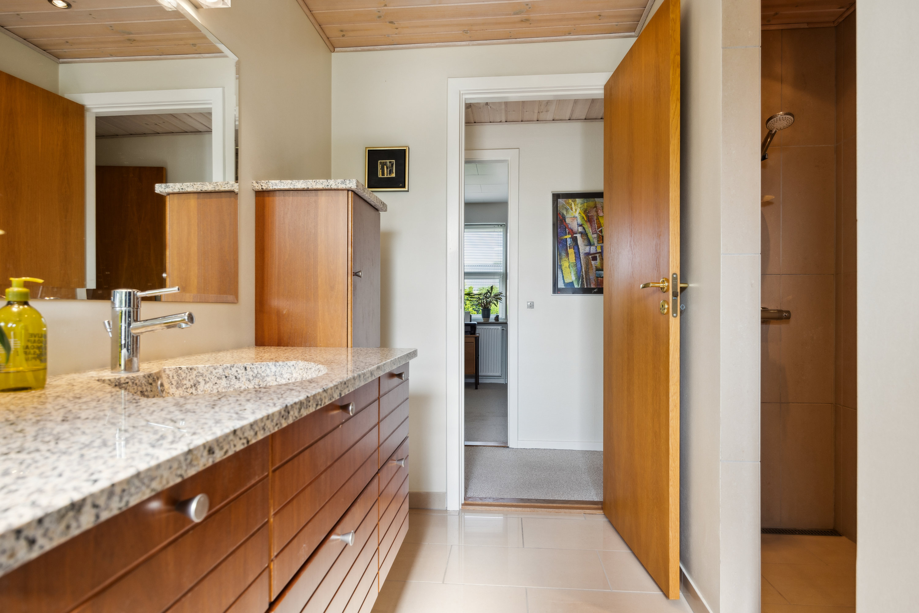 Fremhævet køkken billede i fuldskærmstilstand. Billede af Østervang 23, 9362 Gandrup