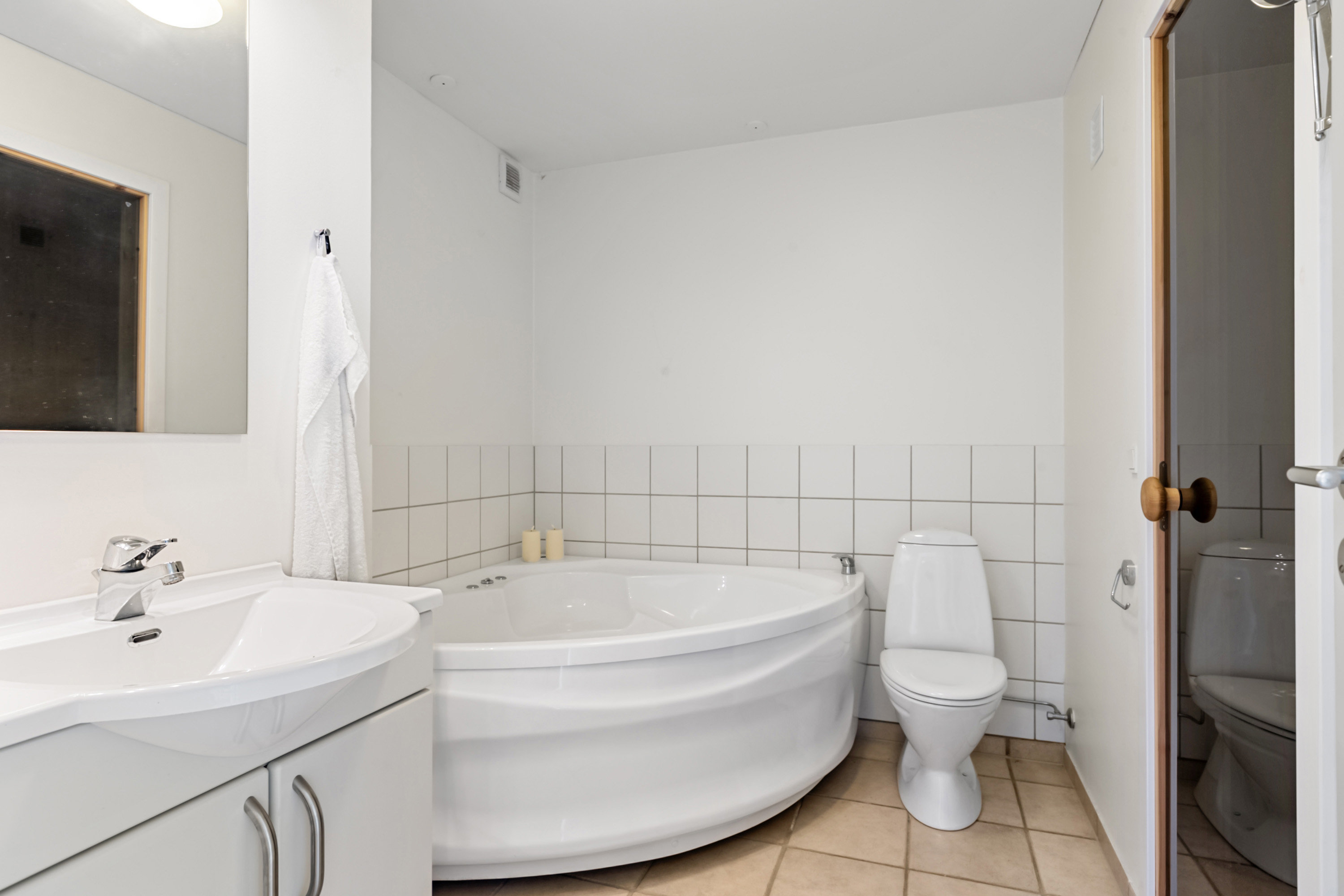 Fremhævet badeværelse billede i fuldskærmstilstand. Billede af Løjt Bellevue 31, Løjt Feriecenter, 6200 Aabenraa