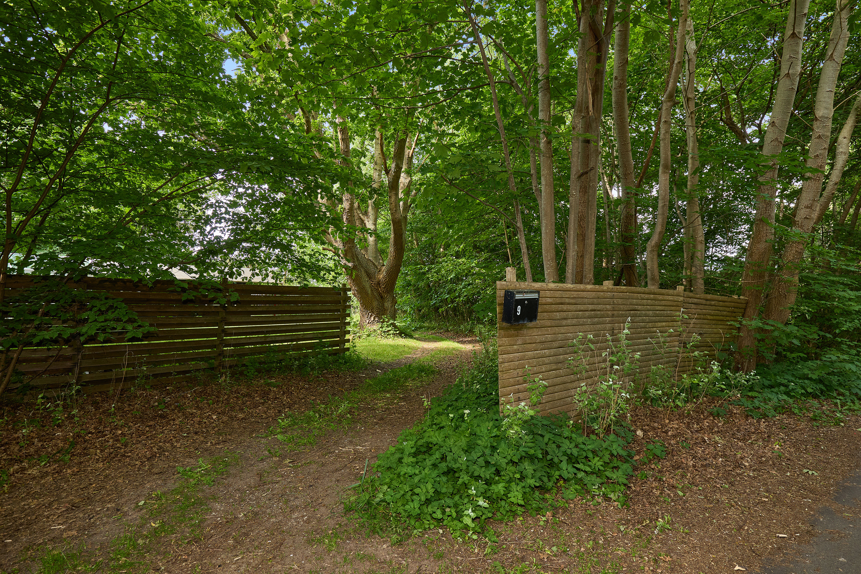 Fremhævet indkørsel billede i fuldskærmstilstand. Billede af Rørkæret 9, Rågeleje, 3210 Vejby