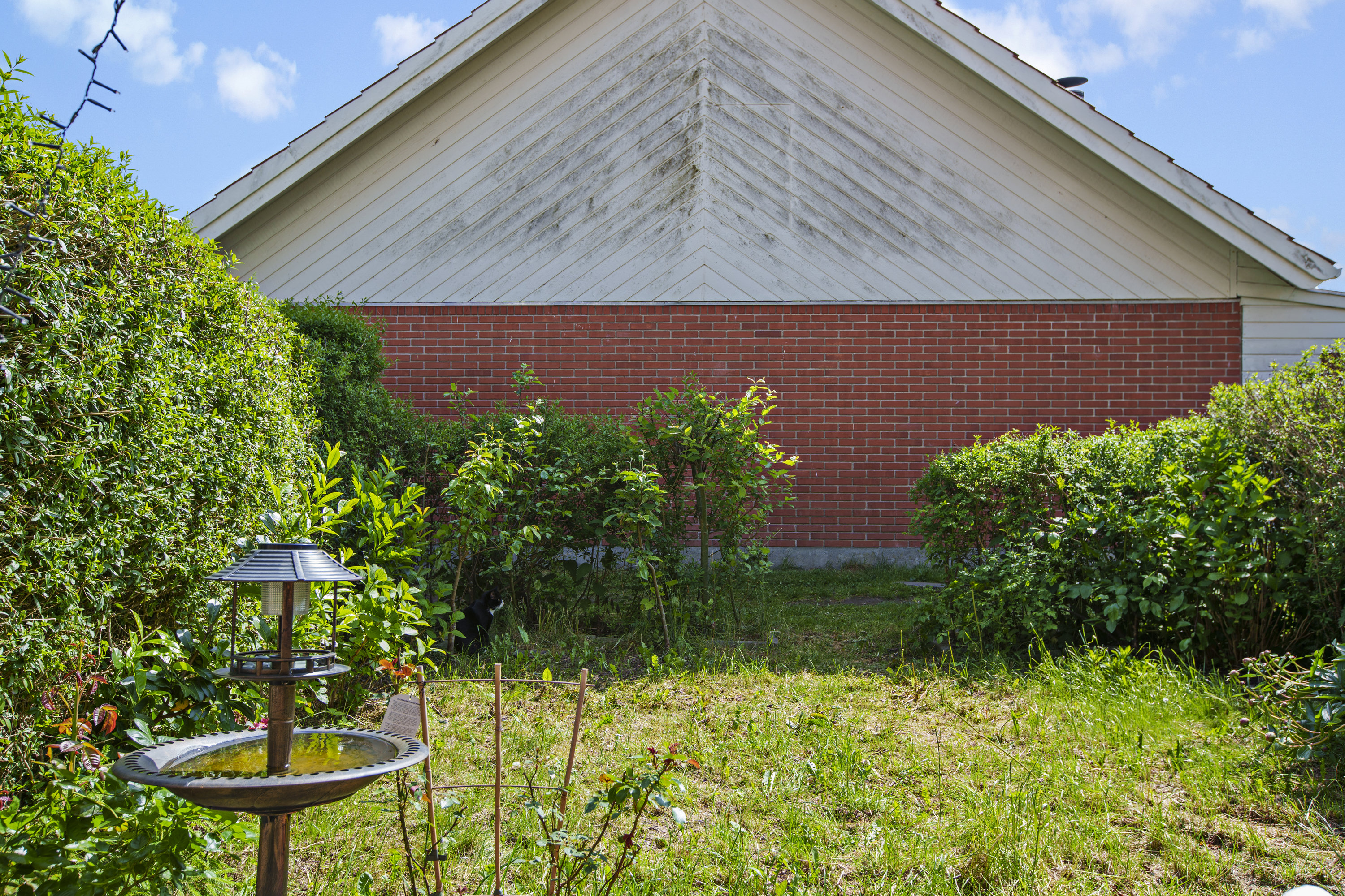 Miniaturebillede 2: huset udefra. Billede af Nøddelunden 180, Lille Smørum, 2765 Smørum