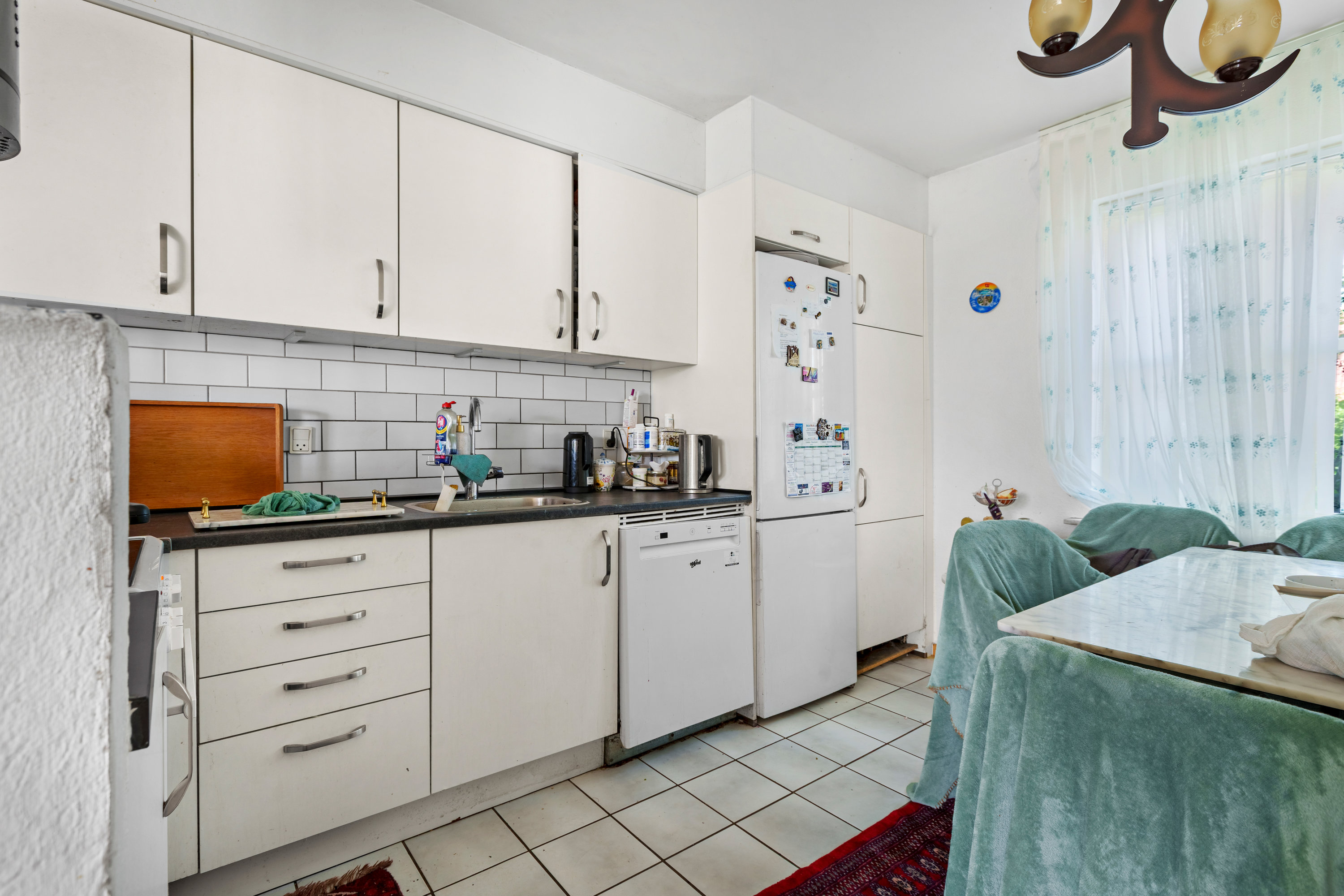 Fremhævet køkken billede i fuldskærmstilstand. Billede af Nøddelunden 180, Lille Smørum, 2765 Smørum