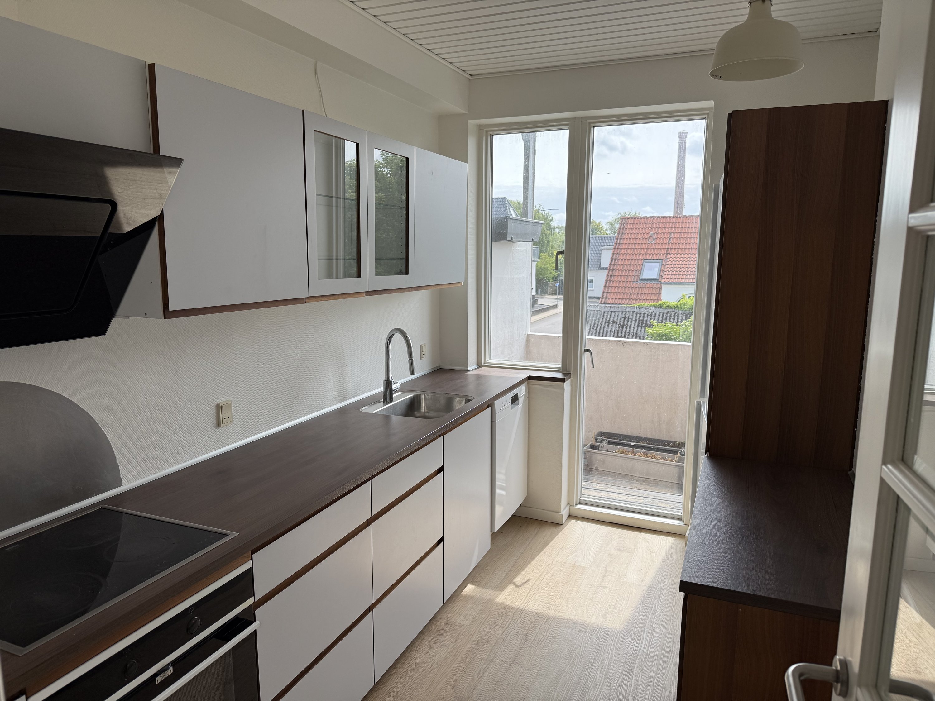 Fremhævet køkken billede i fuldskærmstilstand. Billede af Rolighedsvej 7A, 1. th., 9400 Nørresundby